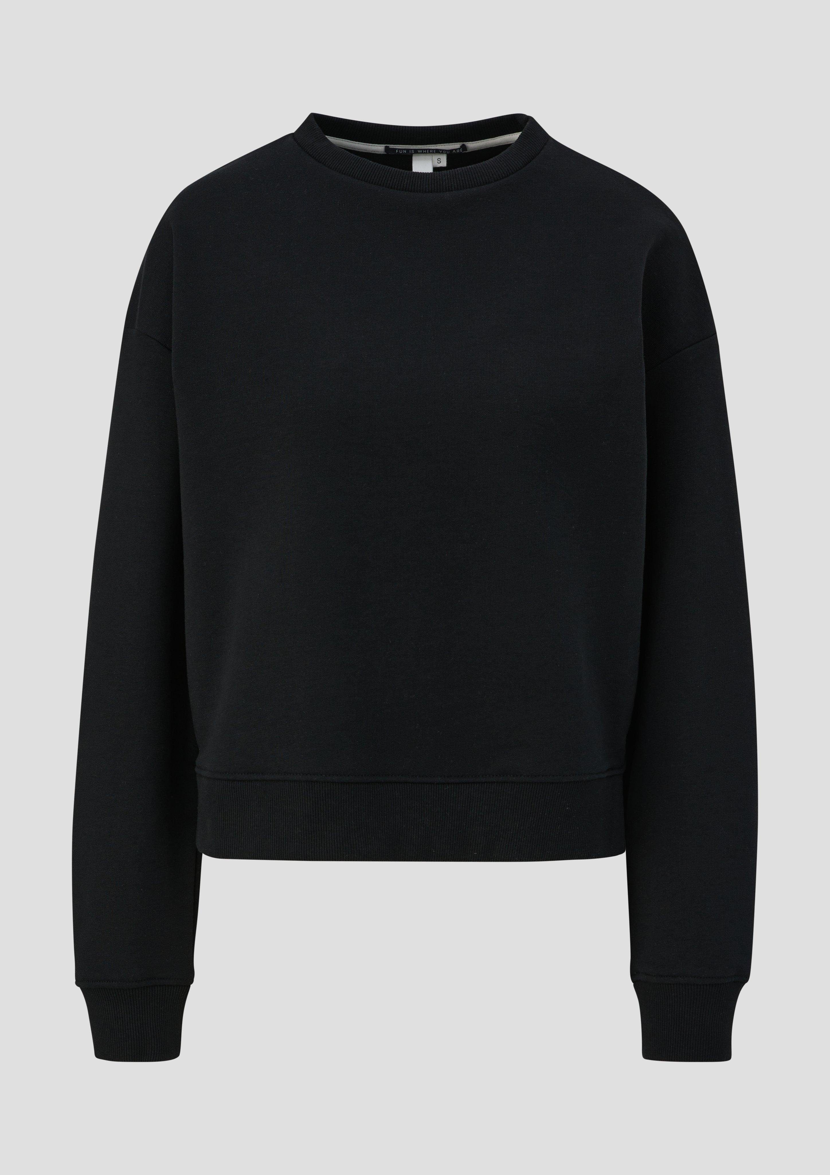 QS Sweatshirt Sweatshirt Logo Saum schwarz offenem seitlich mit