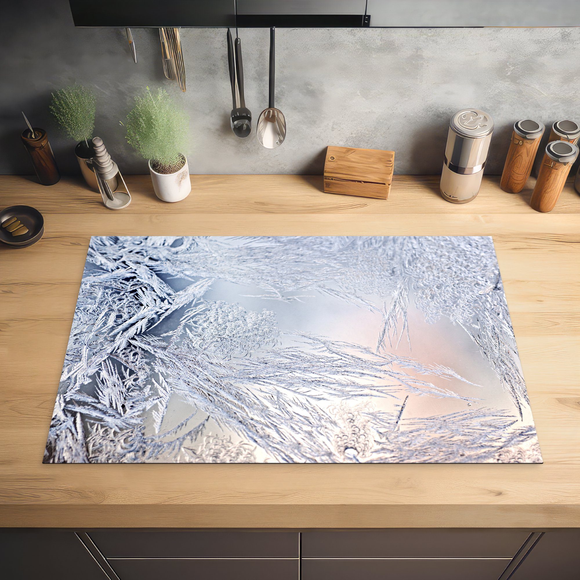 MuchoWow Herdblende-/Abdeckplatte Eiskristalle auf einem Induktionskochfeld Schutz küche, die Ceranfeldabdeckung Vinyl, cm, Fenster, 81x52 tlg), für (1