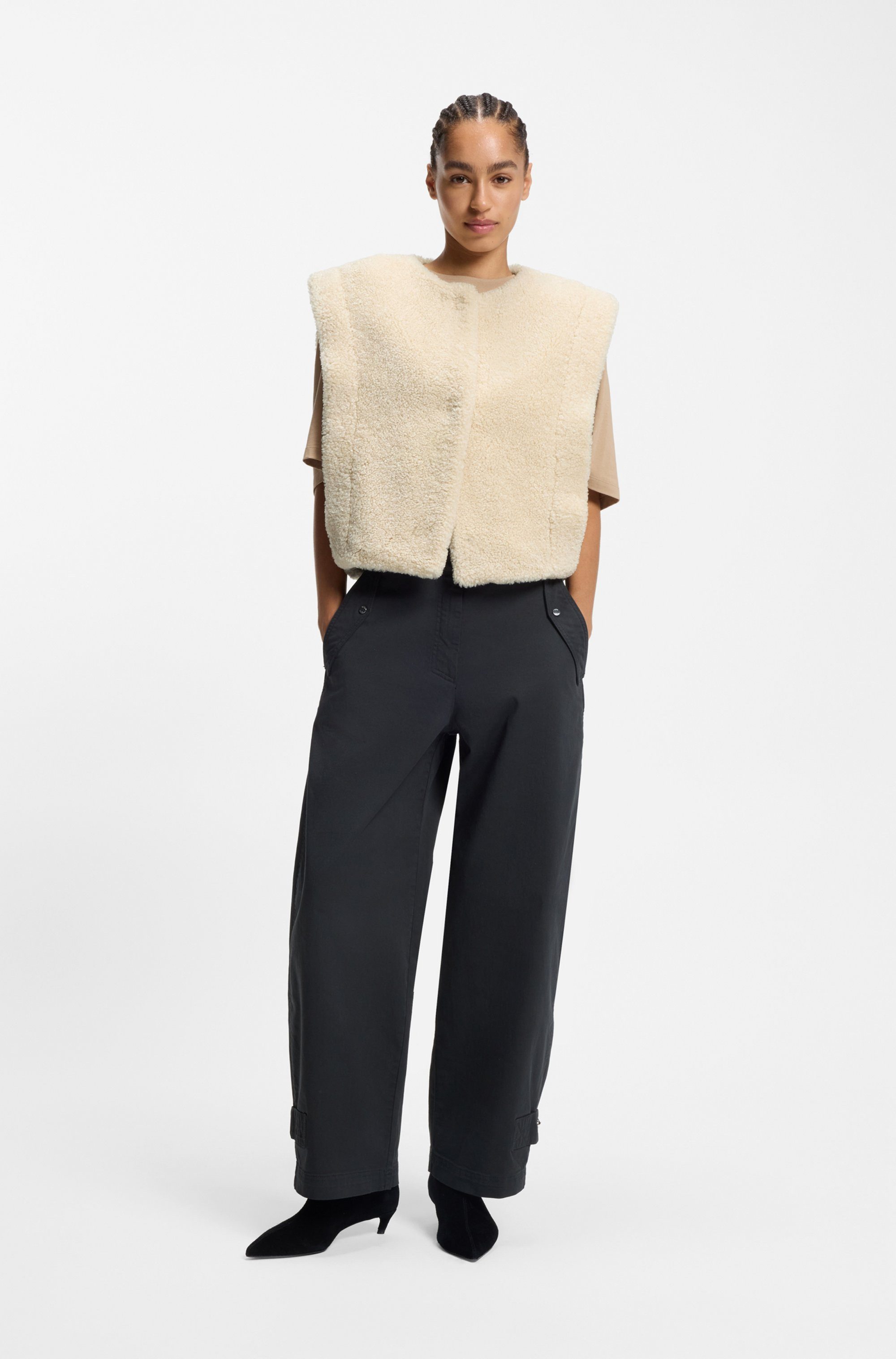 BOSS ORANGE Fellimitatweste Cosila Premium Damenmode im Teddy-Look, verdeckter Verschluss – Bild 4 von 5