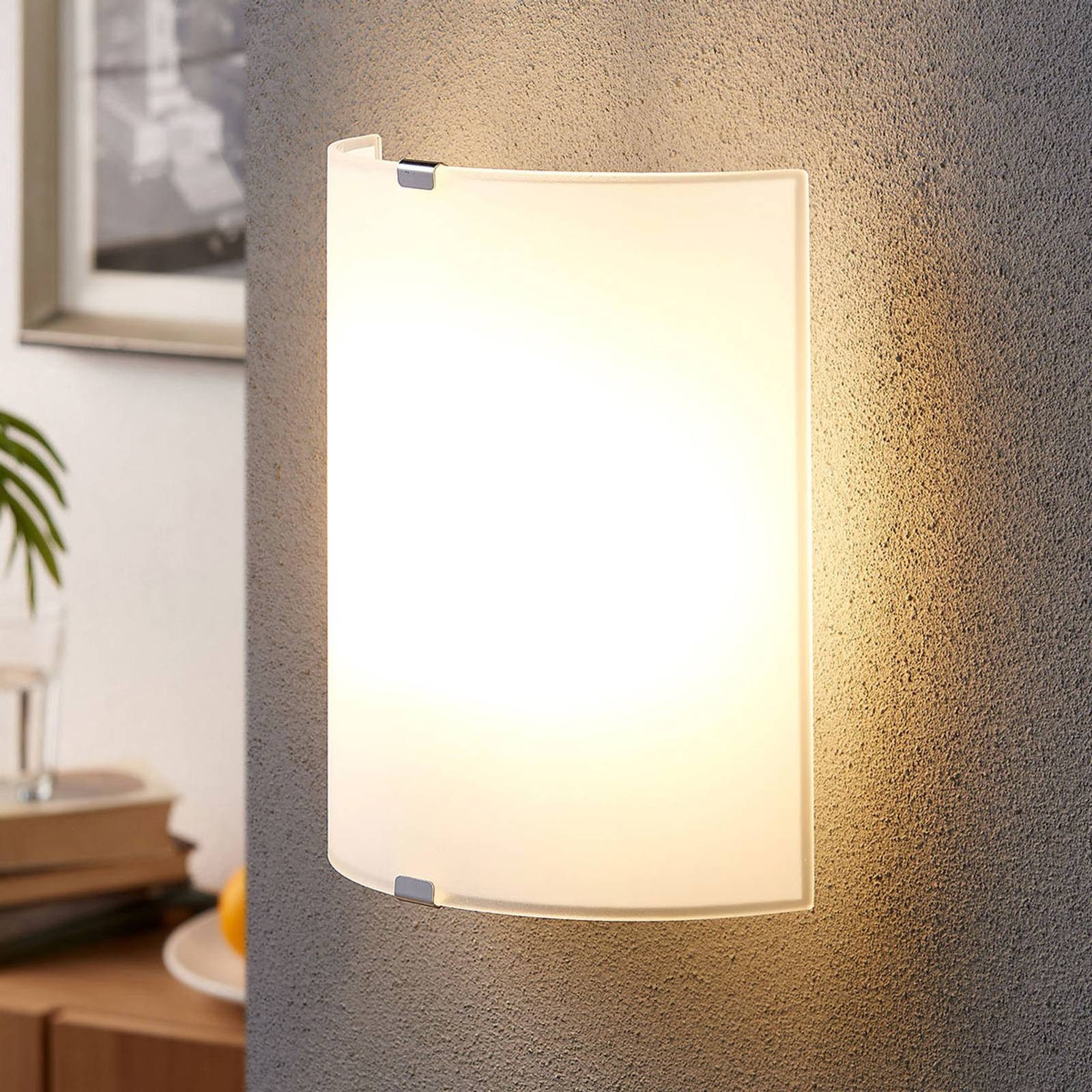 Lindby Wandleuchte Phil, Glas Weiß IP20, 1 x 60 W günstig online kaufen
