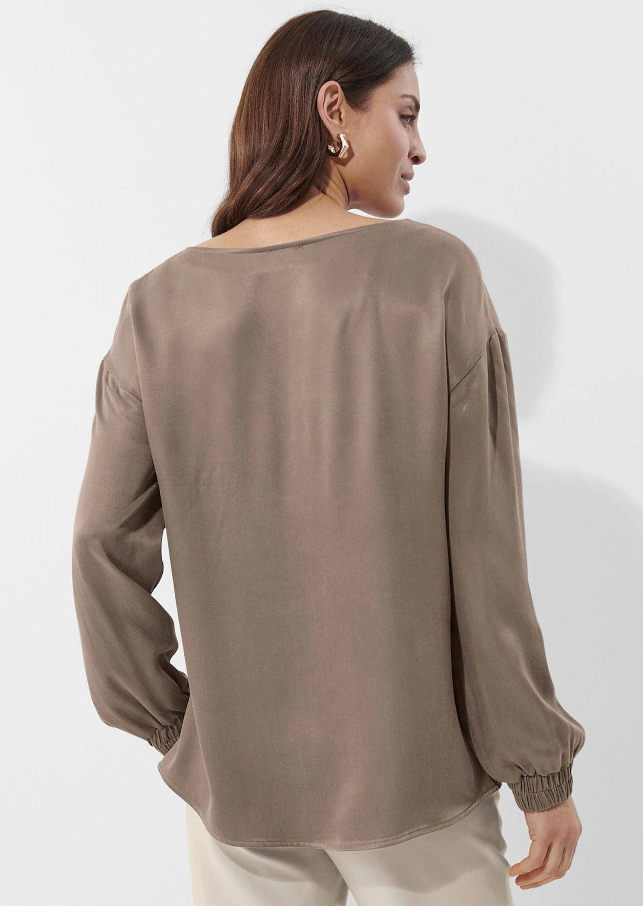 Alba Moda Shirtbluse Modische Bluse mit dezentem Glanz Unifarbenes Design mit femininem Rundhalsausschnitt