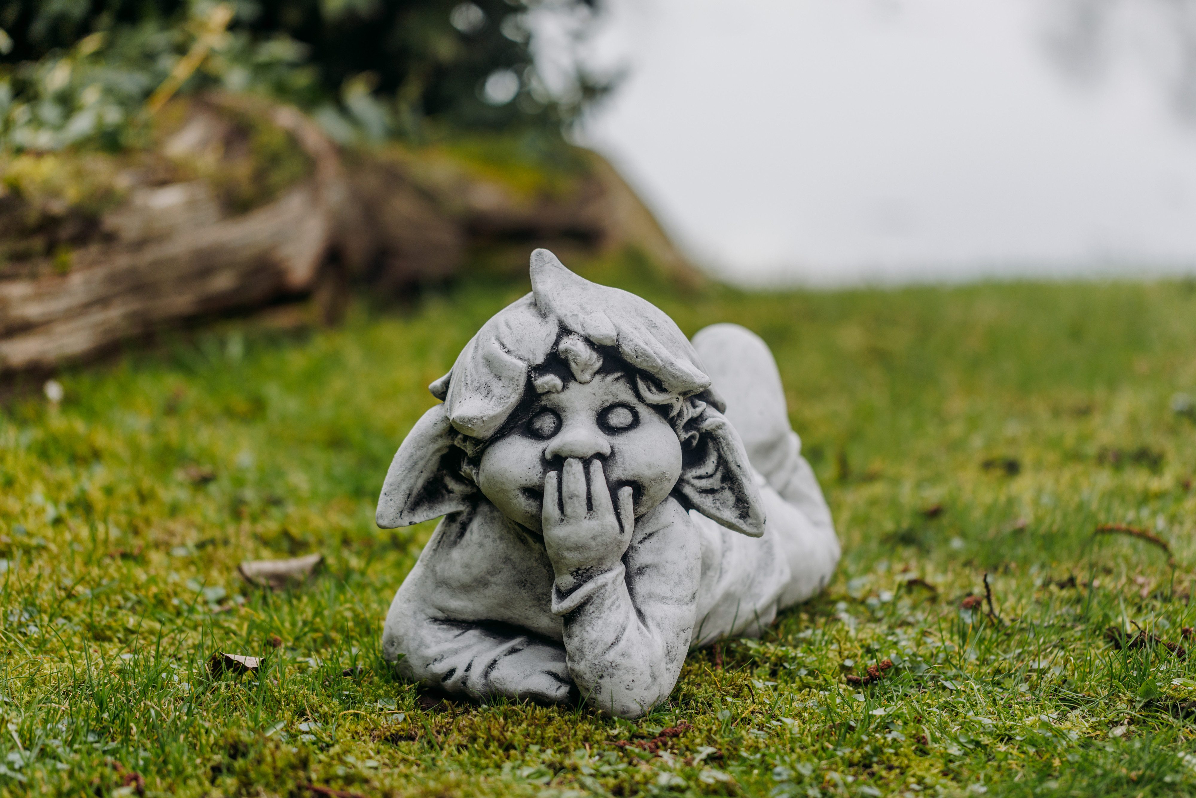 gartendekoparadies.de Gartenfigur Gnom zum Lachen, Steinfigur, H. 27 cm, 14 kg, Frostsicher