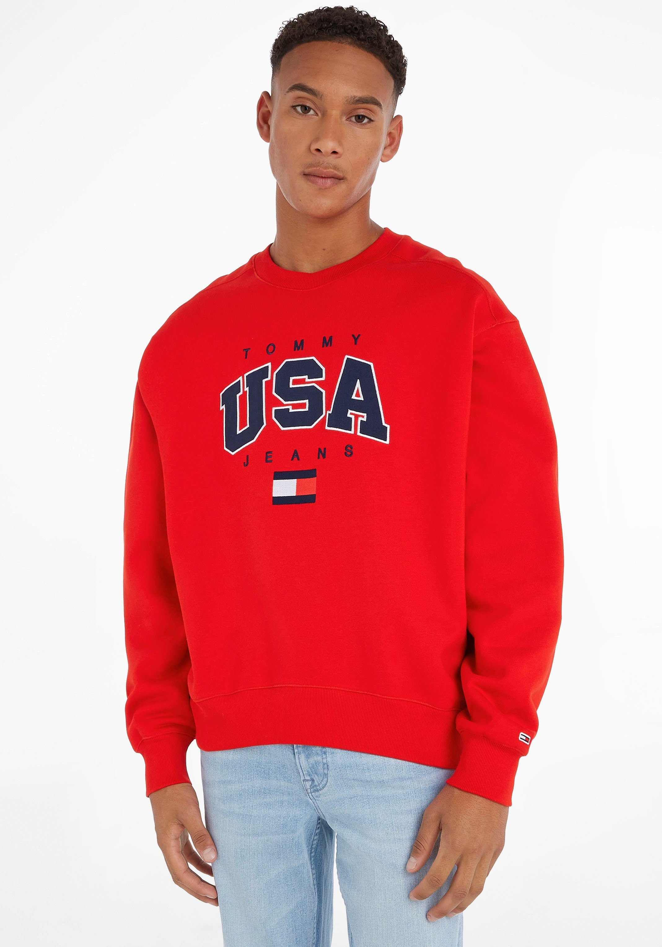 Tommy Jeans Sweatshirt TJM BOXY MODERN SPORT USA CREW mit großflächiger Logostickerei DeepCrimson