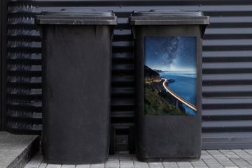MuchoWow Wandsticker Der Blick aus dem Dorf Coalcliff in Australien (1 St), Mülleimer-aufkleber, Mülltonne, Sticker, Container, Abfalbehälter