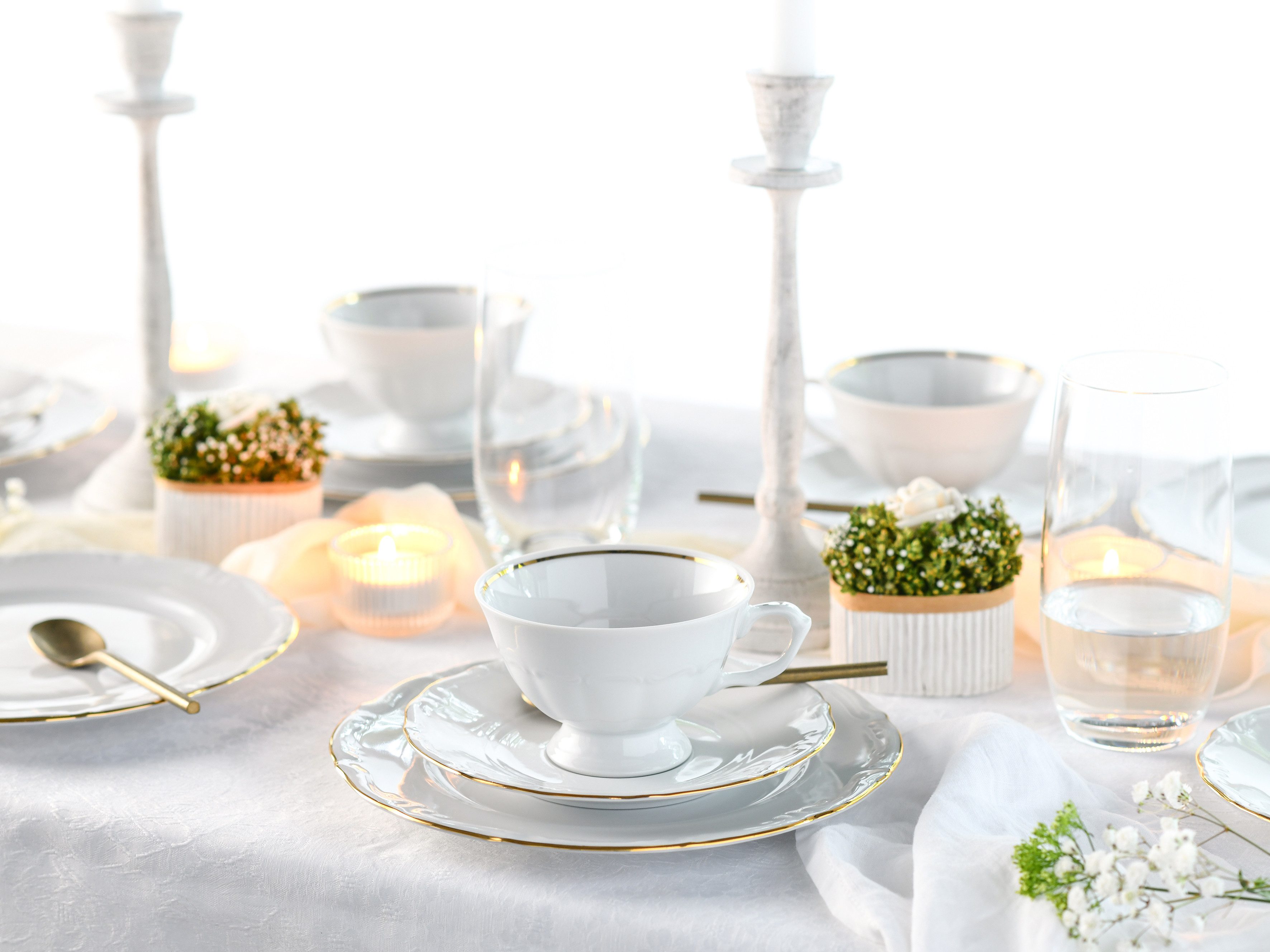CreaTable Kaffeeservice Maria Theresia, KaffeeService 18-tlg (18-tlg), 6 Personen, Porzellan, Traditionelle Porzellanform