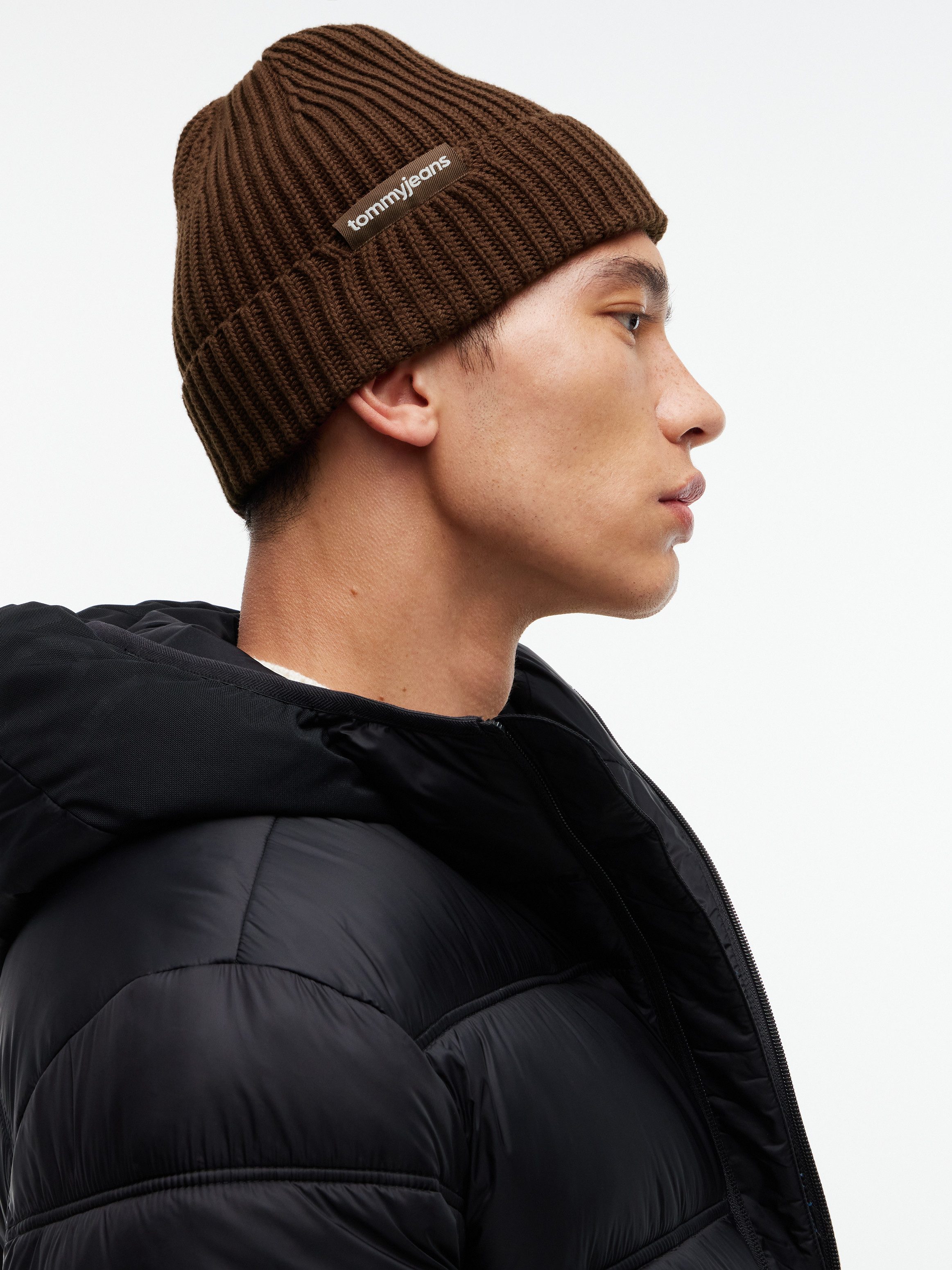 Tommy Jeans Beanie LINEAR LOGO BEANIE Regular fit mit Markenlabel