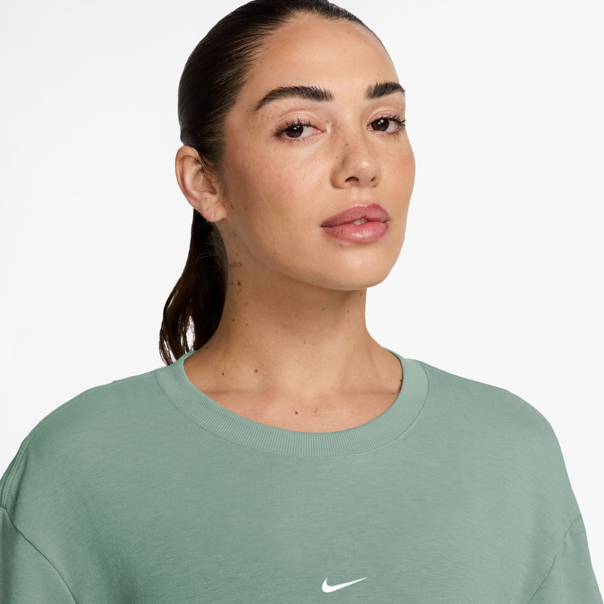Nike T-Shirt W NK ONE RELAXED DF SS TOP Kurzarm-Design, mit Rundhalsausschnitt, aus Jersey, gerader Abschluss