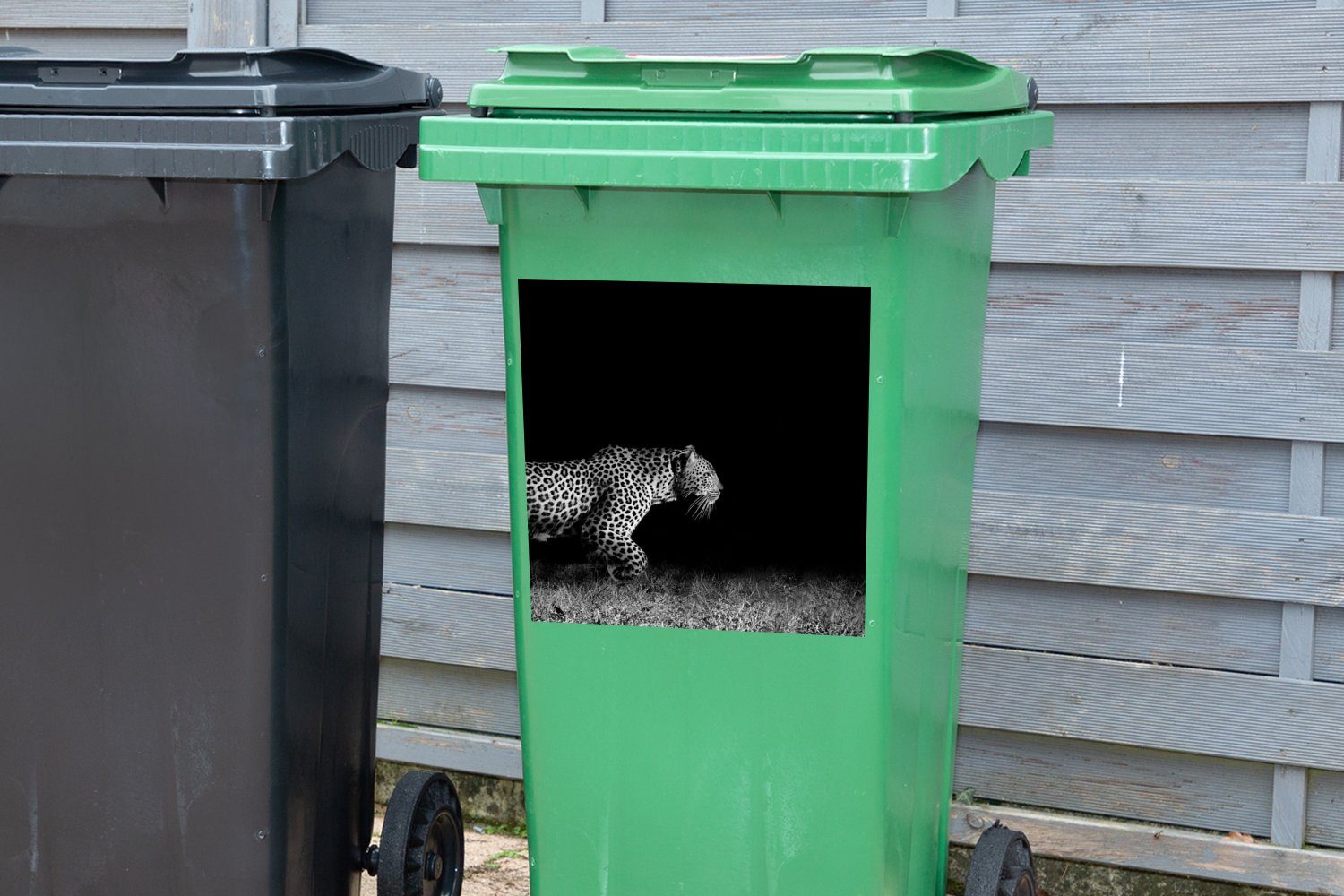 Weiß - - Mülleimer-aufkleber, Abfalbehälter Leopard Gras - Schwarz MuchoWow Mülltonne, Wandsticker (1 Wildtiere Sticker, - St), Container,