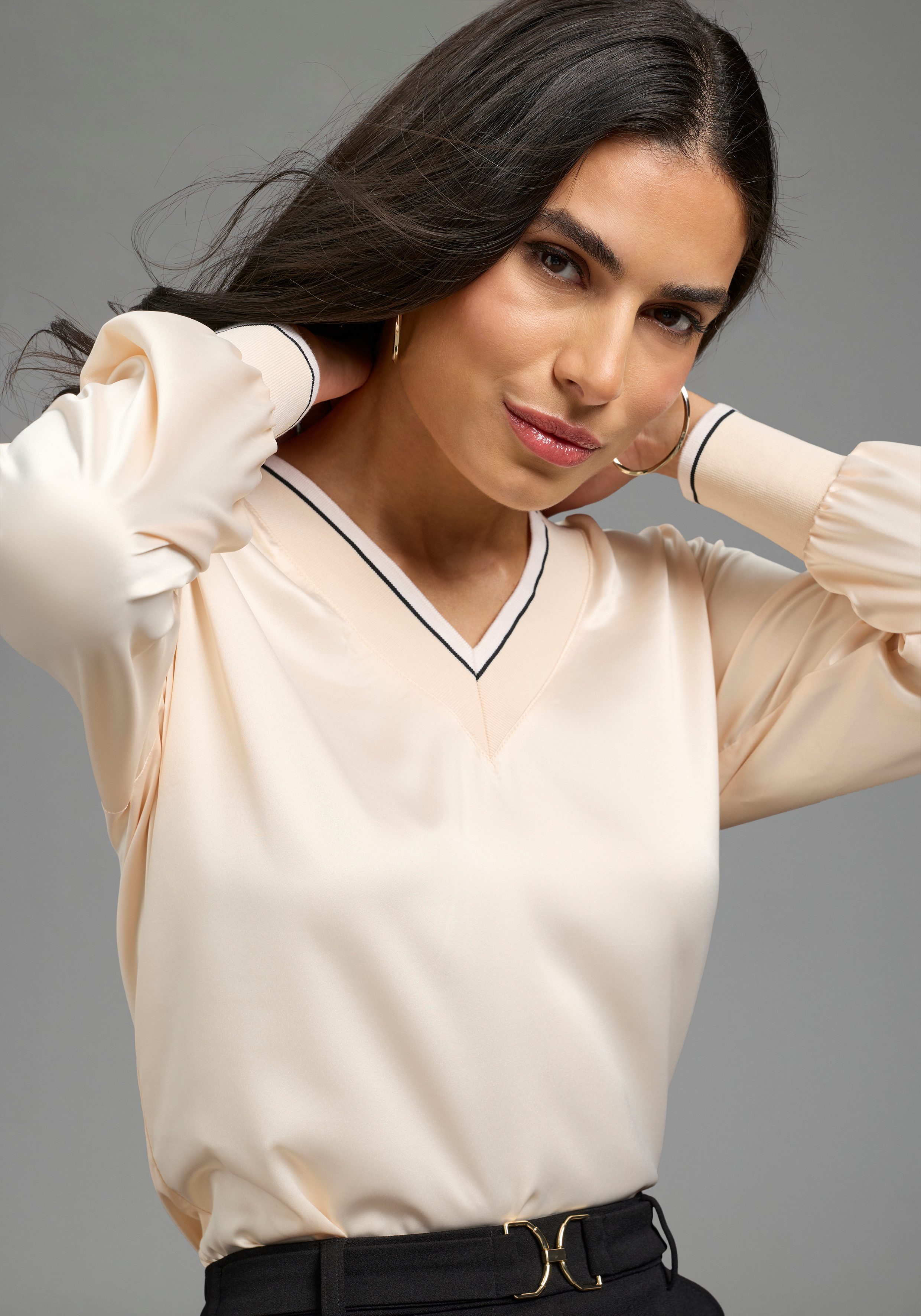 Laura Scott Schlupfbluse Langarm mit Rippbündchen, figurumspielende Passform. € 39,99, (€ 39,99 pro 1 Stk).
