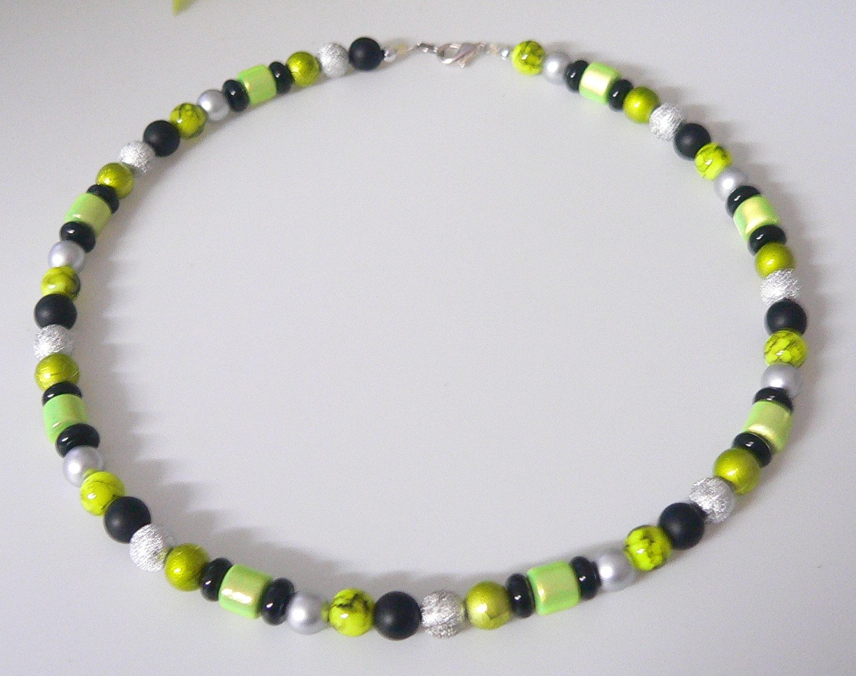 traumschmuck Collier 498. Collier Halskette Glas Miracle silberfarben/schwarz Glitzer, handgefertigt