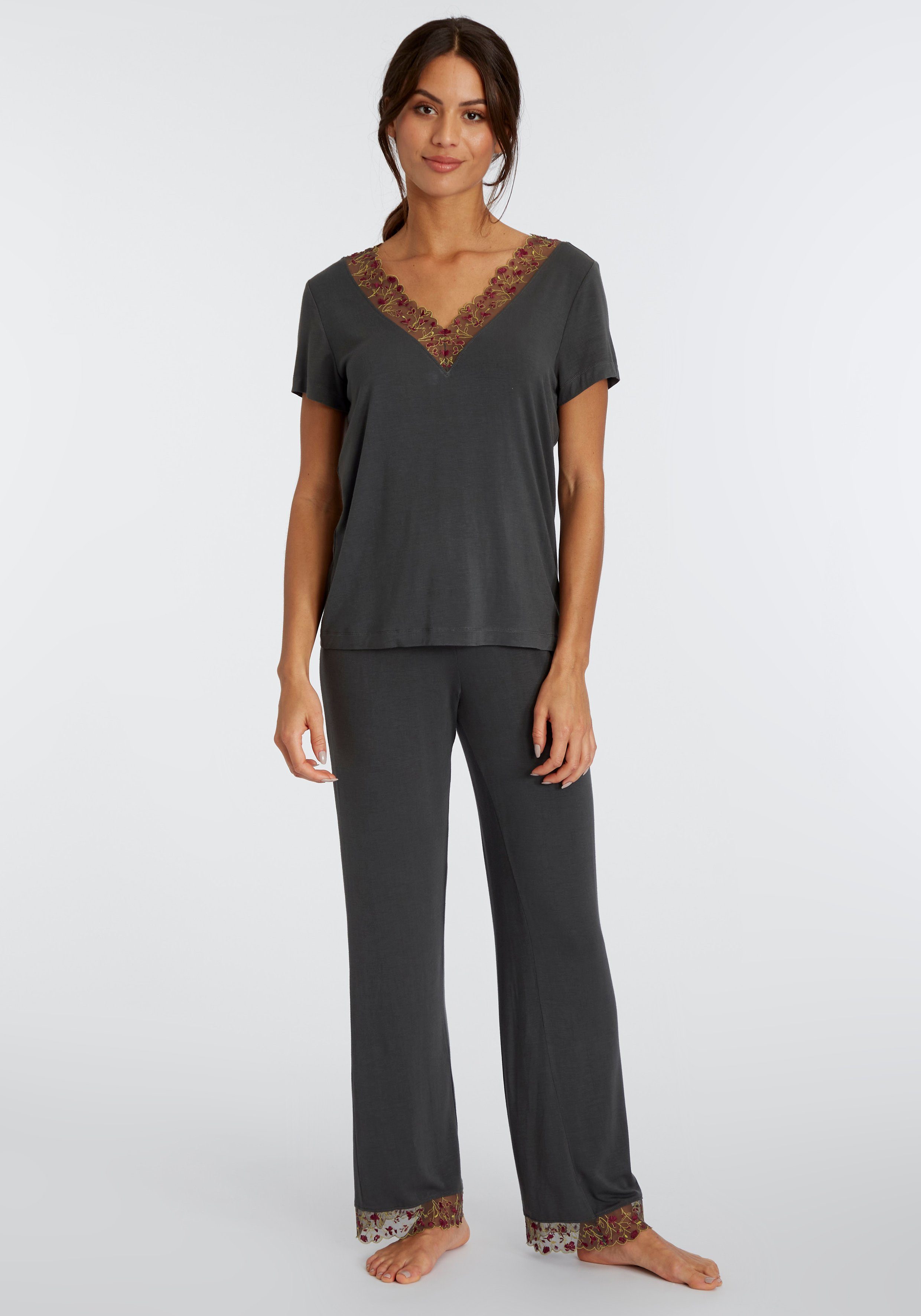 LASCANA Pyjama (Set, 2 tlg) mit bunten Spitzendetails