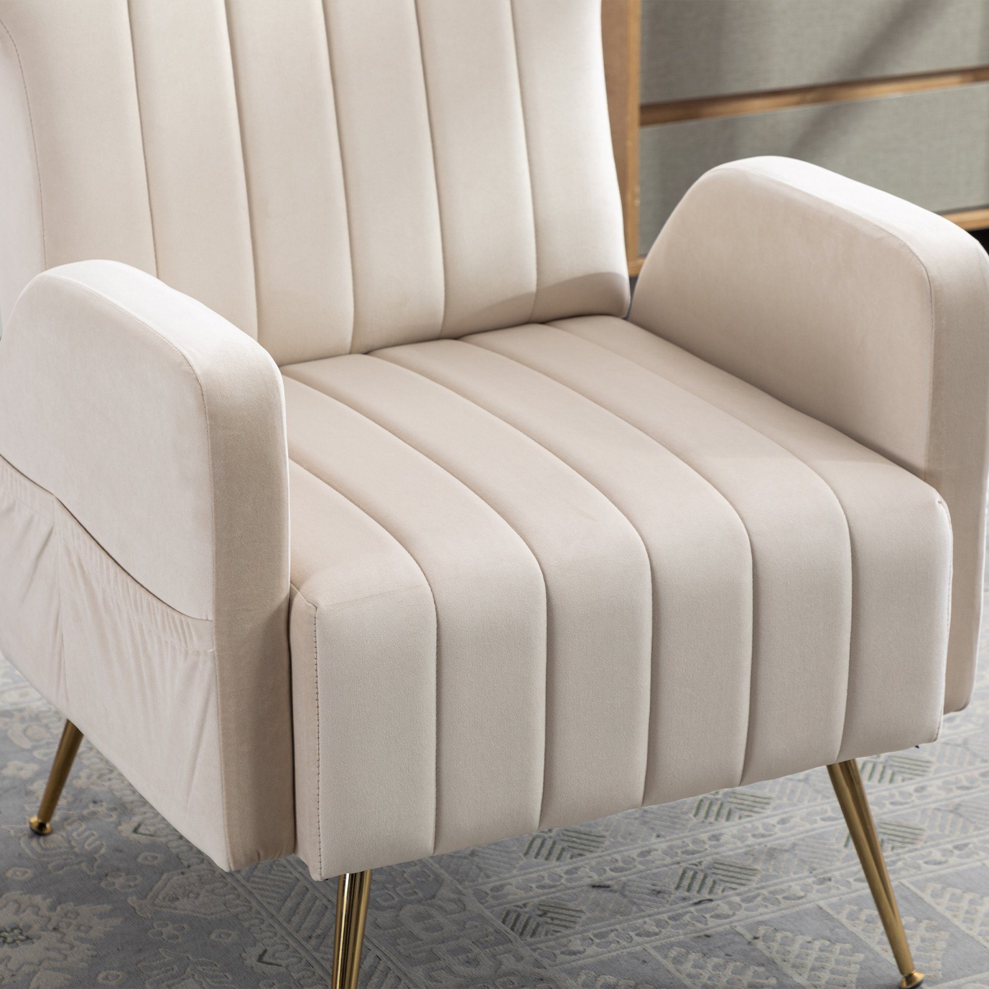 WISHDOR Loungesessel Sessel Relaxsessel Füßen Samt, eitentaschen, beige Fernsehsessel goldenen Polsterstuhl, mit mit