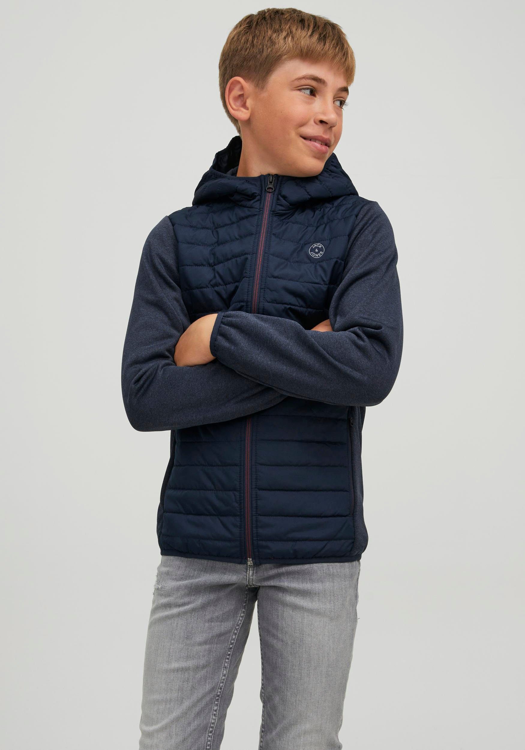 Jack & Jones Junior Steppjacke JJEMULTI wärmt, winddicht, wasserdicht, gesteppt Farbeinsatz, modisch, regular fit, Kapuze