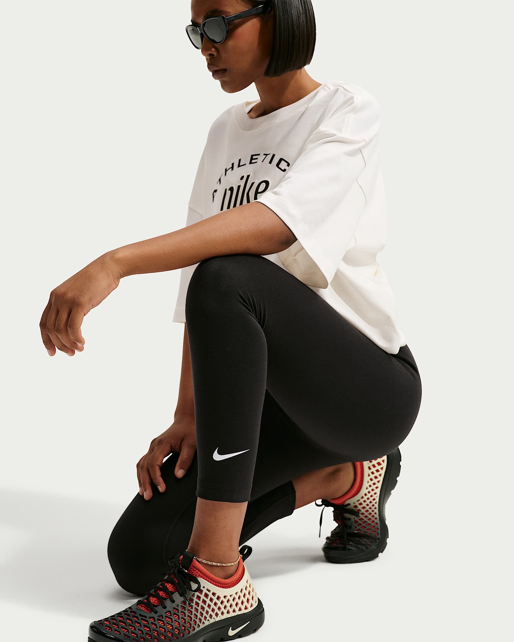 Nike Sportswear Leggings W NSW NK CLSC HR 7/8 TIGHT LBR 7/8 Länge, eng anliegende Passform, hoher Bund