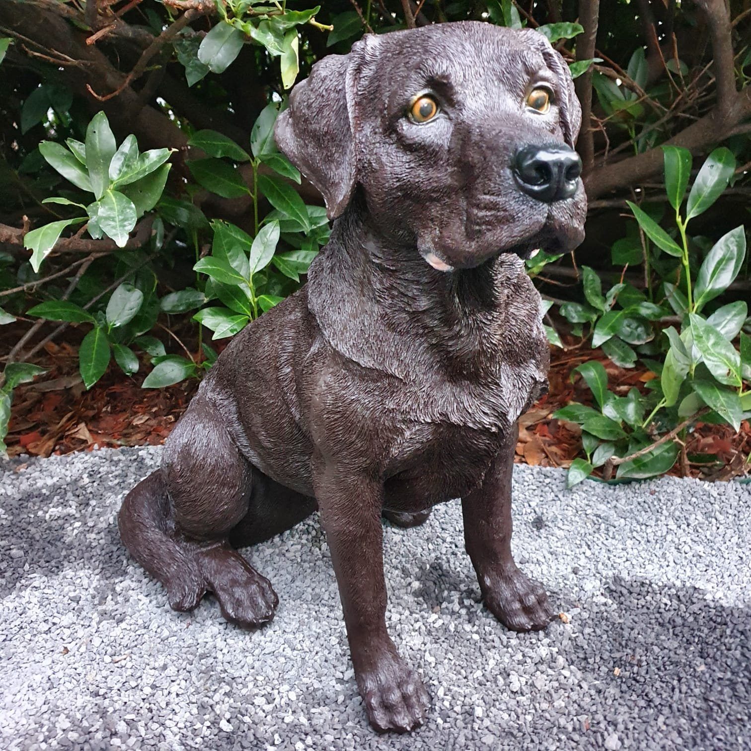 Aspinaworld Gartenfigur Gartenfigur sitzende Labrador Figur schwarz 52 cm