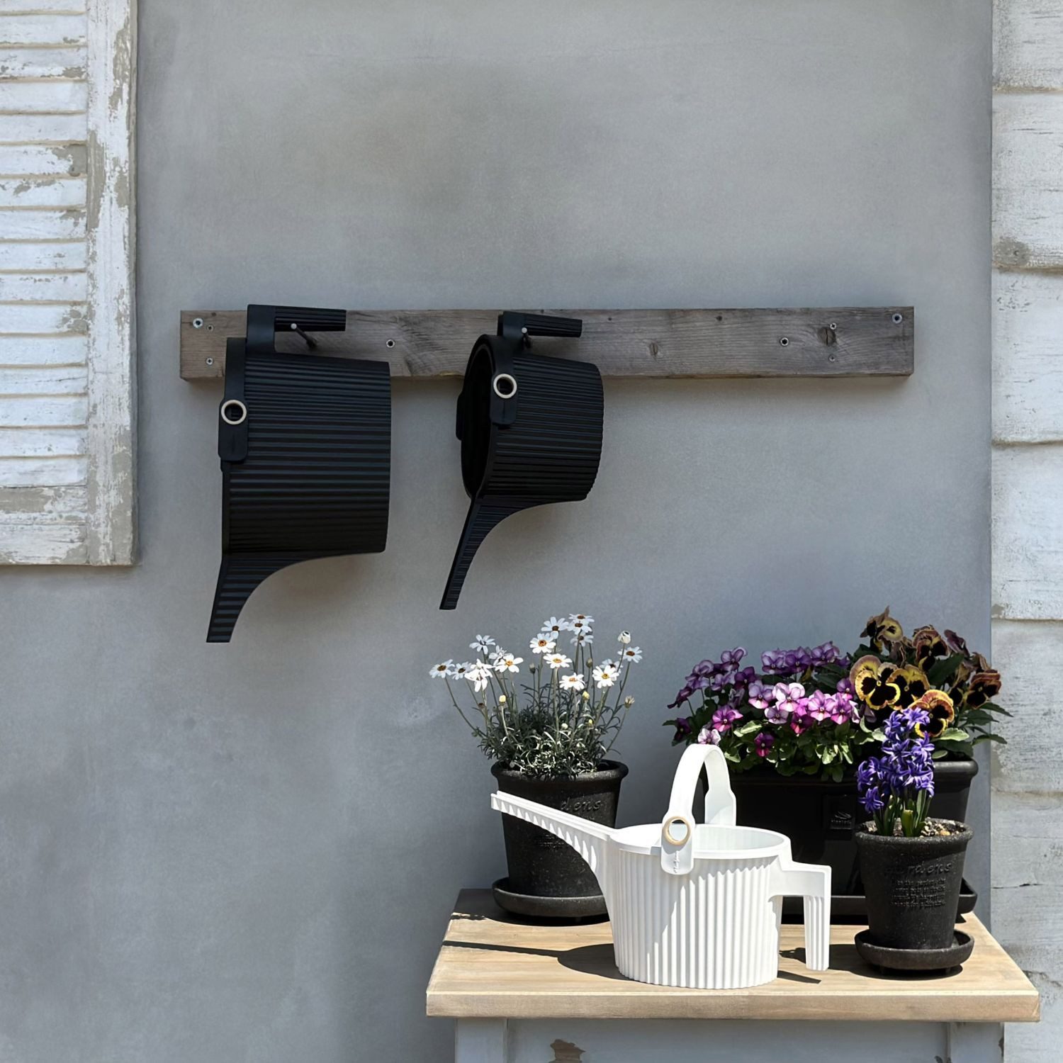 Hachiman Garden Beetle Watering Can, Black, 1500 ml, Multiple Spout