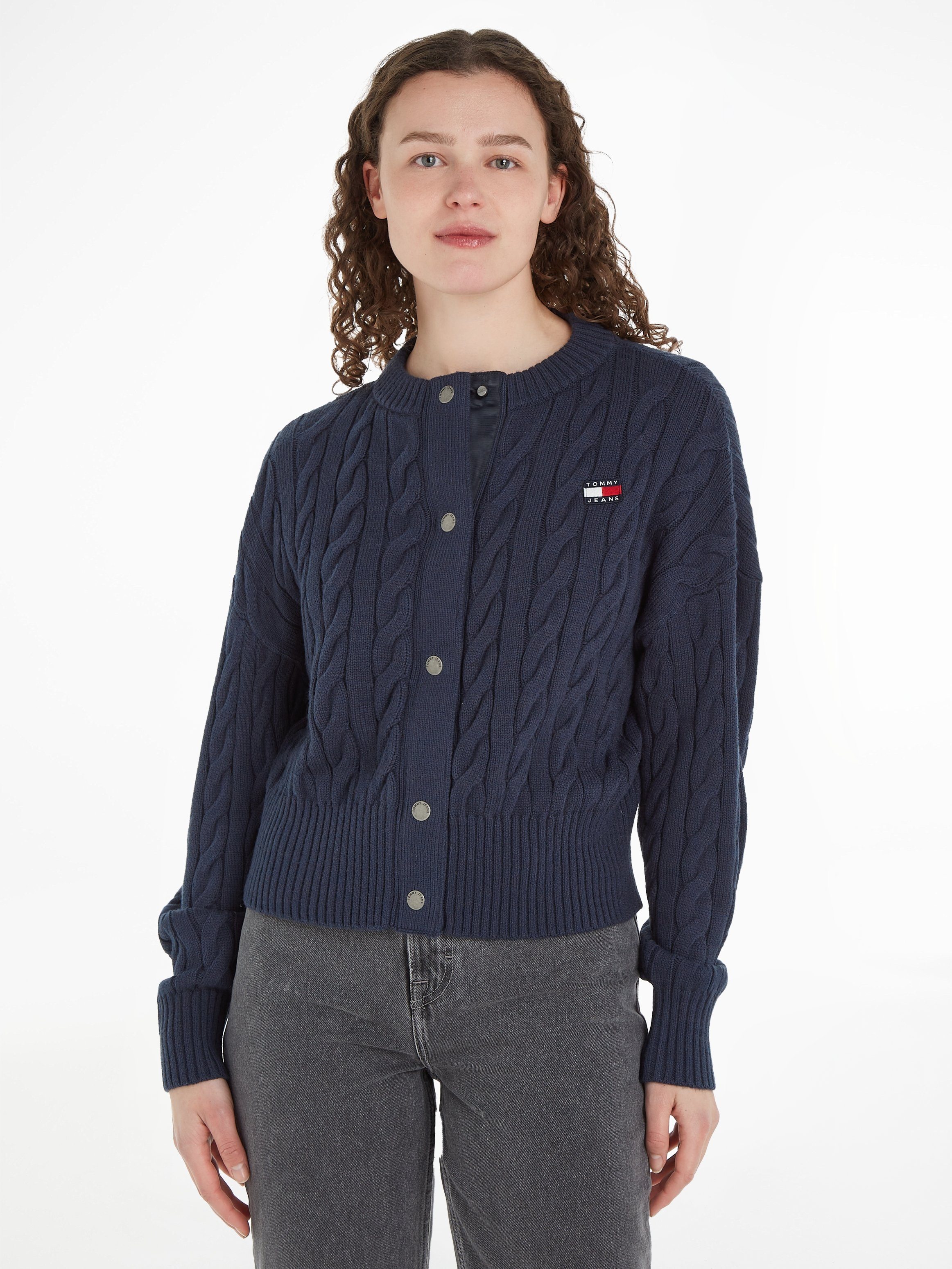 Tommy Jeans Strickjacke TJW BADGE CABLE CARDIGAN mit Tommy Jeans Logo-Badge Twilight Navy