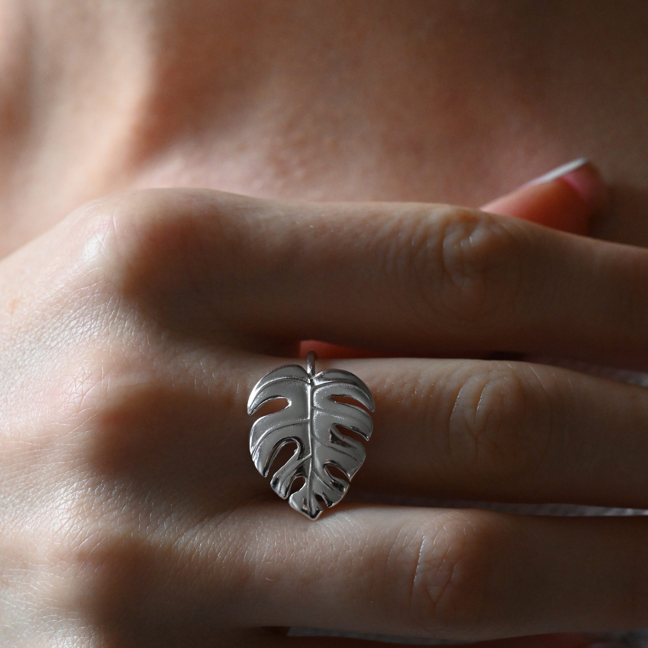 Runde Perlé Silberring Monstera Blatt verstellbarer günstig online kaufen