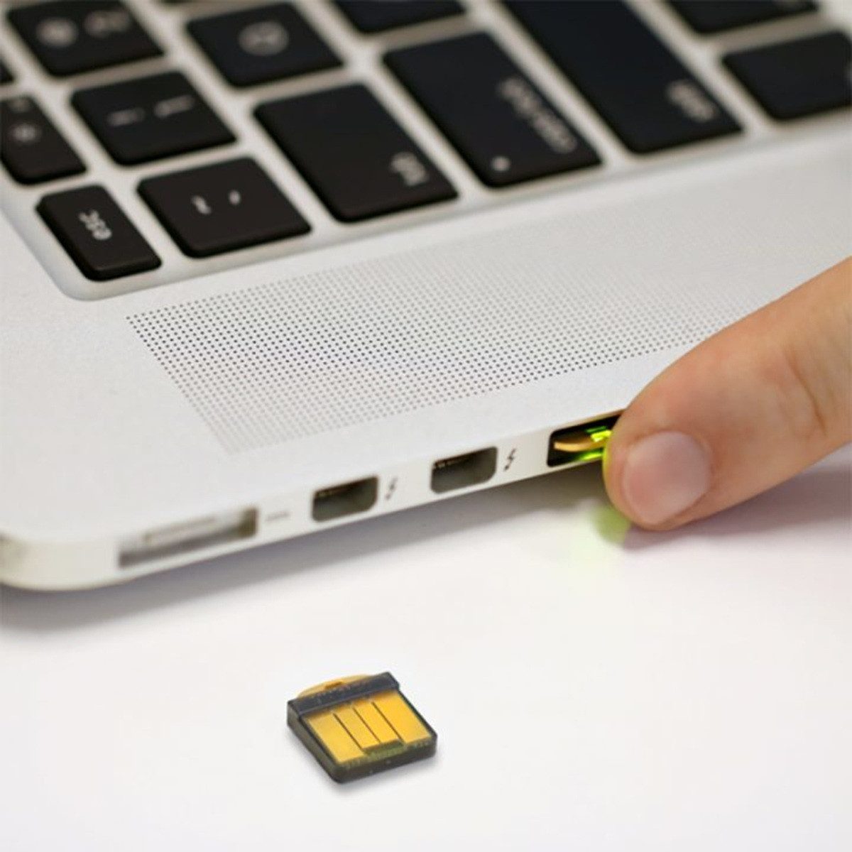 Yubico Laptopschloss YUBICO YubiKey 5 Nano - USB-Sicherheitsschlüssel, USB-A, 2FA, FIDO