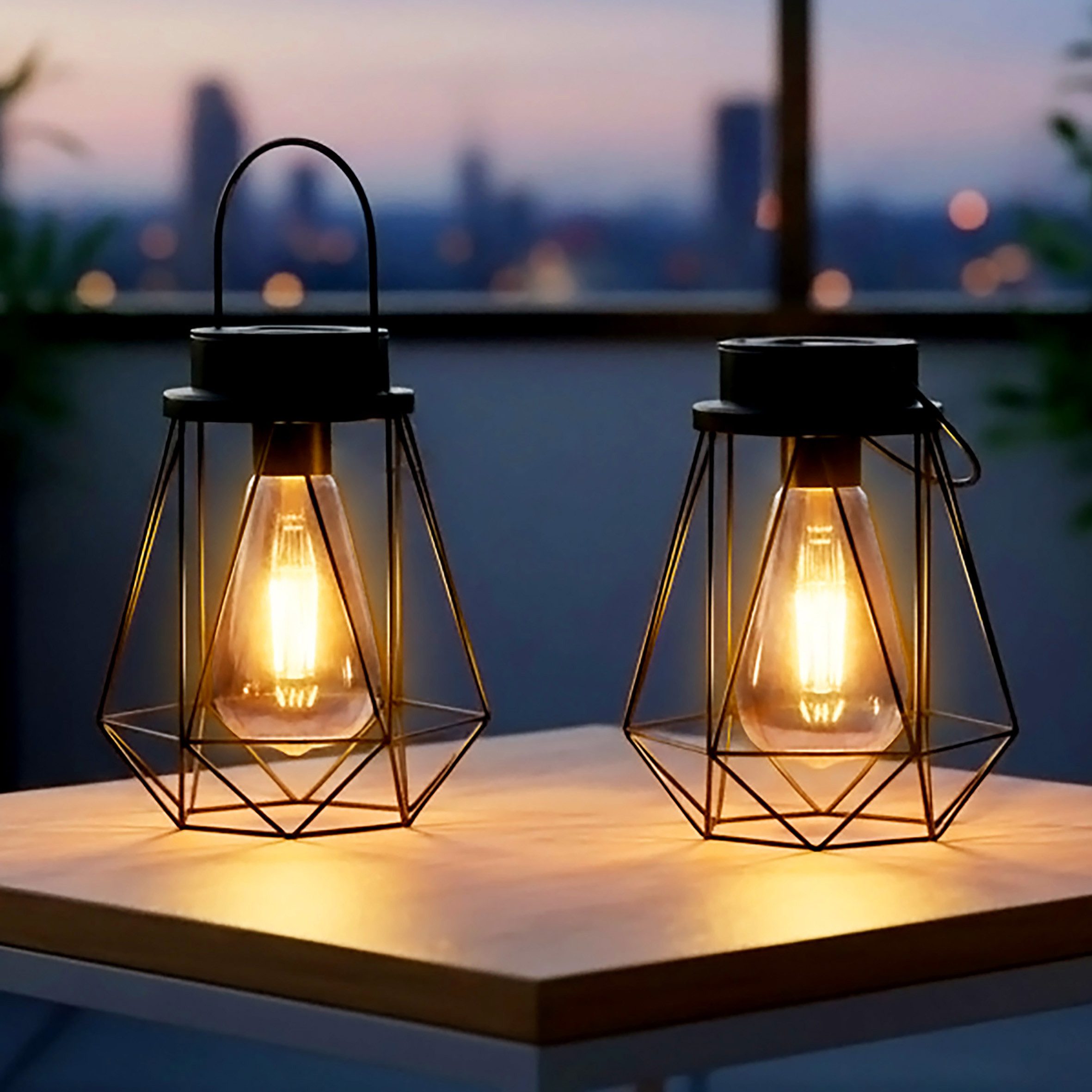 Spetebo LED Laterne Solar Laterne schwarz 18 x 15 cm zum Hängen oder Stellen, der Akku ist austauschbar, LED fest integriert, warm weiß, mit Einschaltautomatik