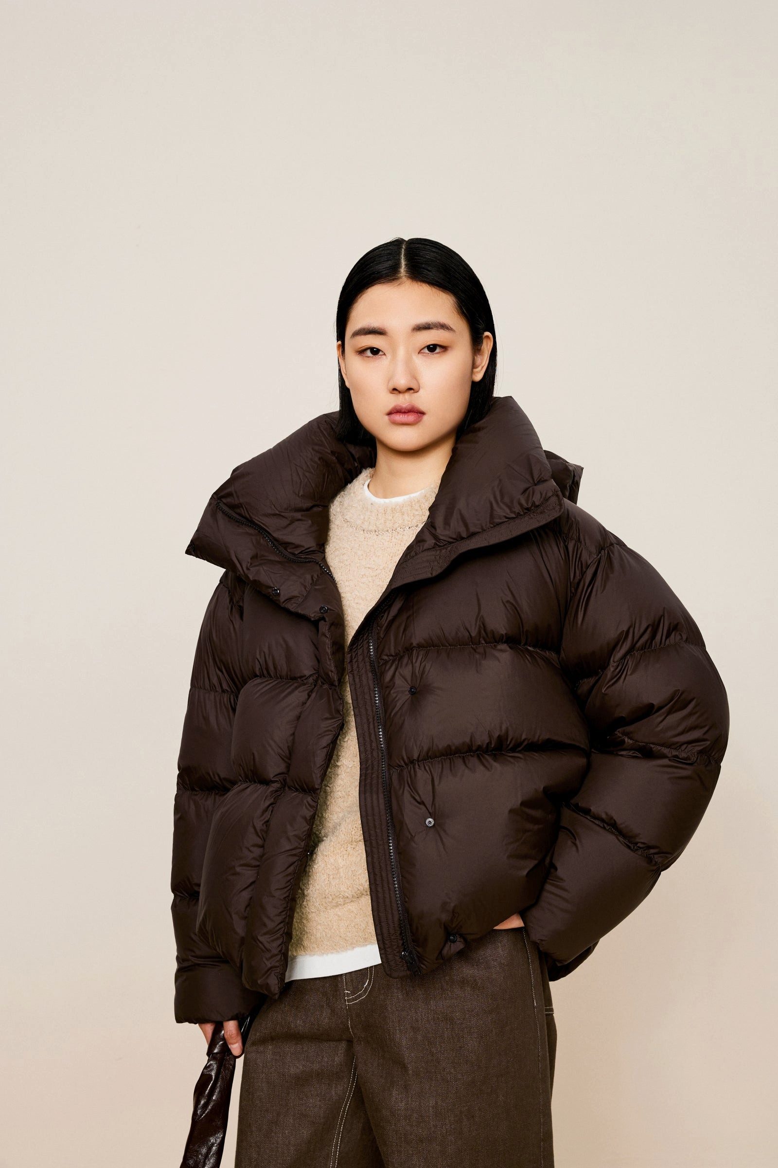 LESS Daunenjacke Damen elegante Daunenjacke mit abnehmbarer Kapuze in Braun