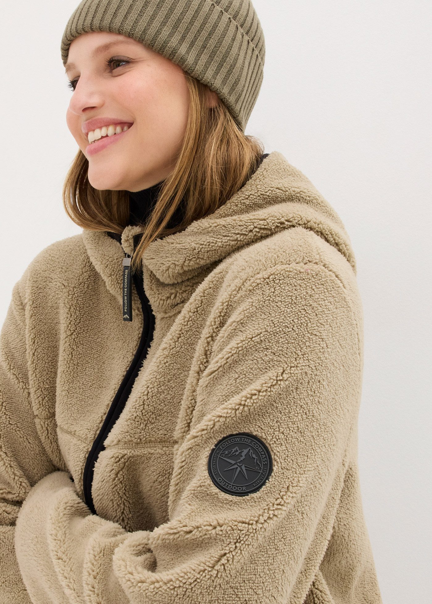 bonprix Fleecejacke mit Kapuze, aus Teddy-Fleece, lässige Passform, mit Stehkragen