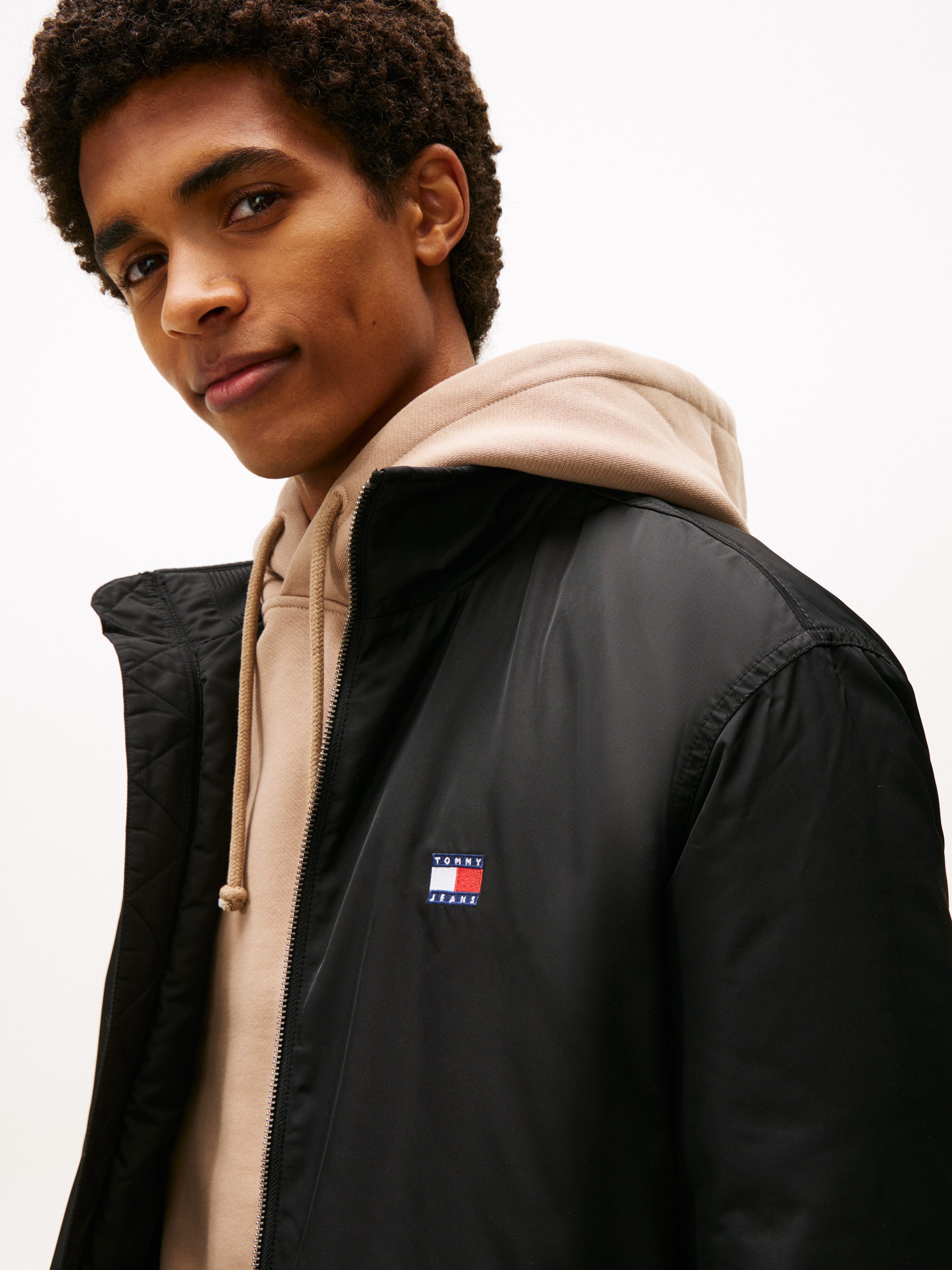 Tommy Jeans Blouson TJM ESSENTIAL PADDED JACKET EXT Freizeitjacke, Übergangsjacke glänzend, Stretchbündchen, Stehkragen