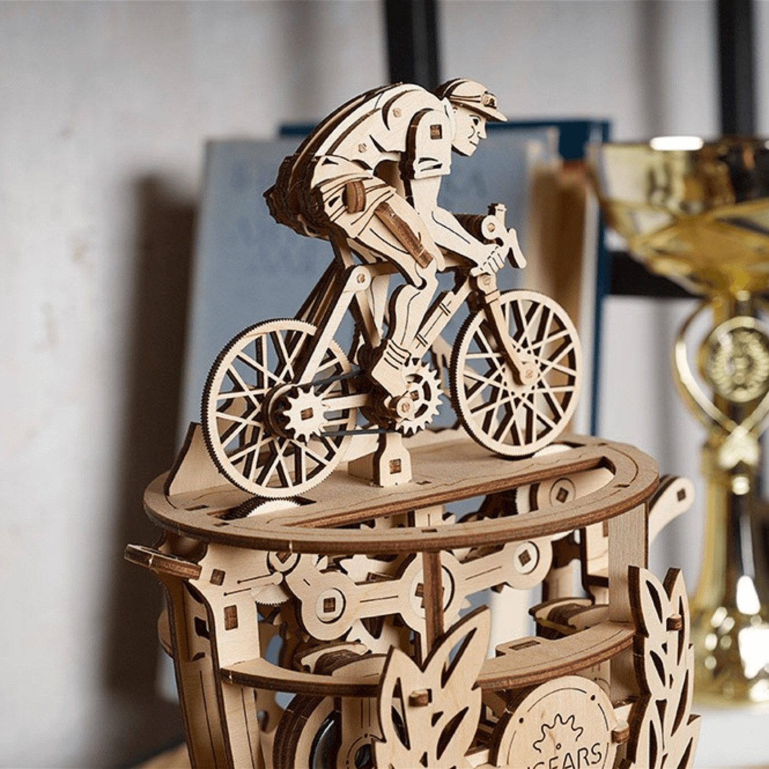 UGEARS Modellbausatz Automaton Fahrradfahrer aus Holz, (189-tlg)