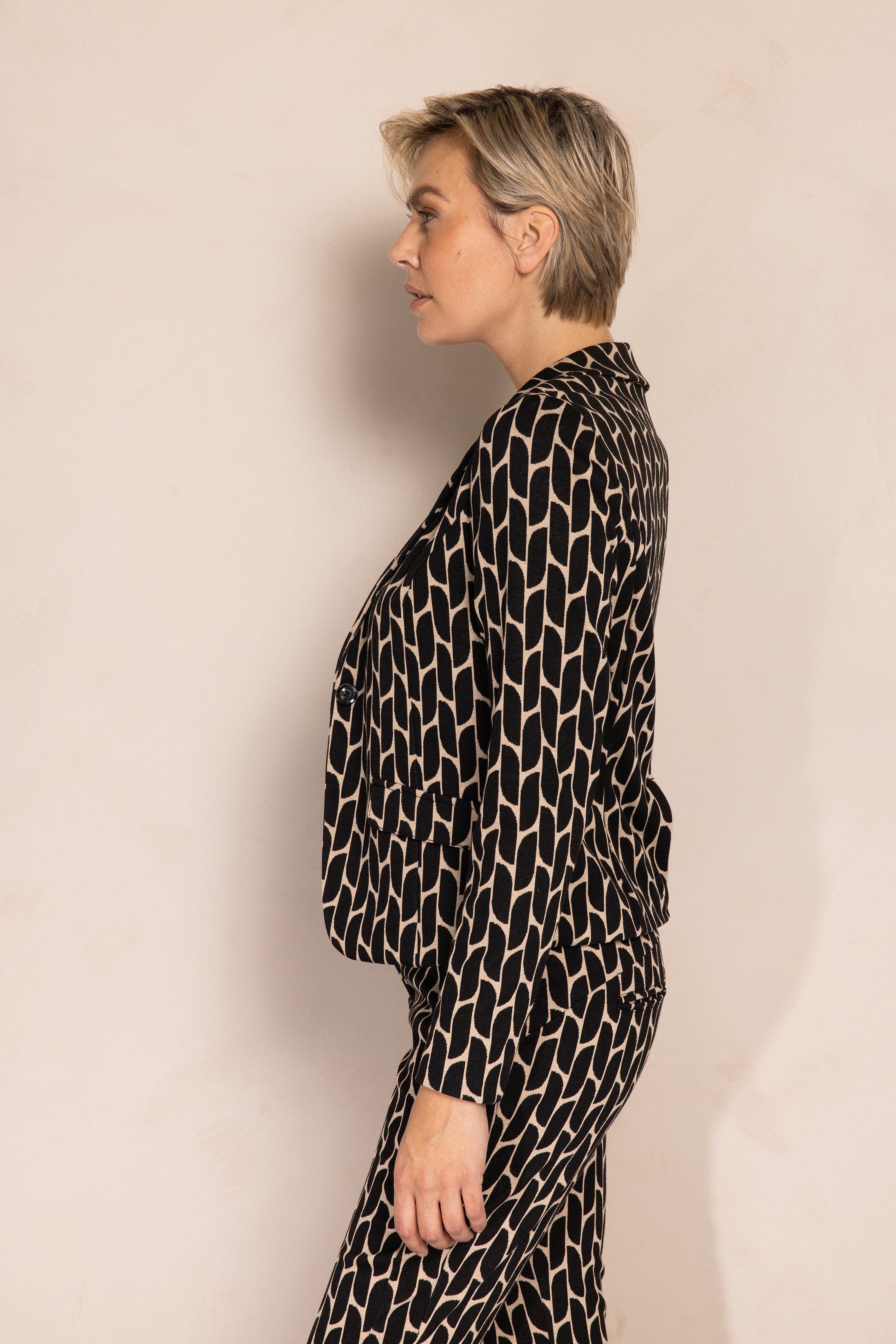 Zhrill Kurzblazer BETSY grafisches Allover-Muster, tailliert
