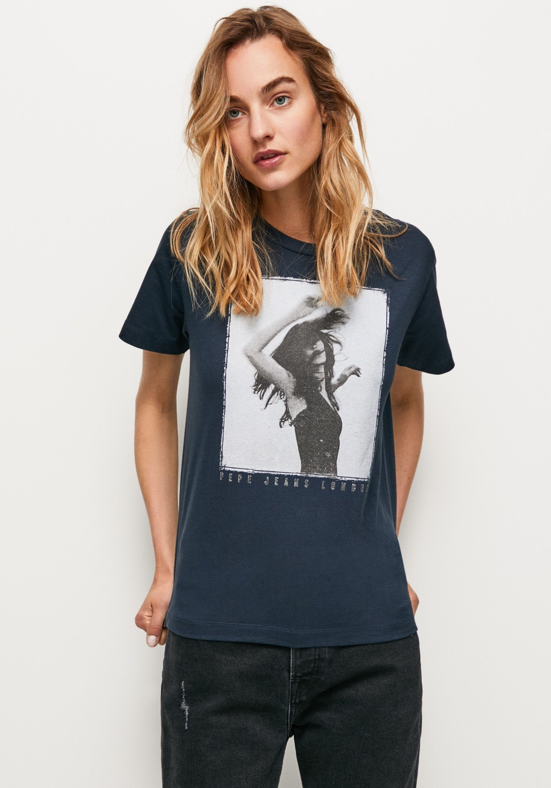SONYA in 594DULWICH tollem T-Shirt markentypischem mit Pepe figurbetonter Passform Jeans und Frontprint