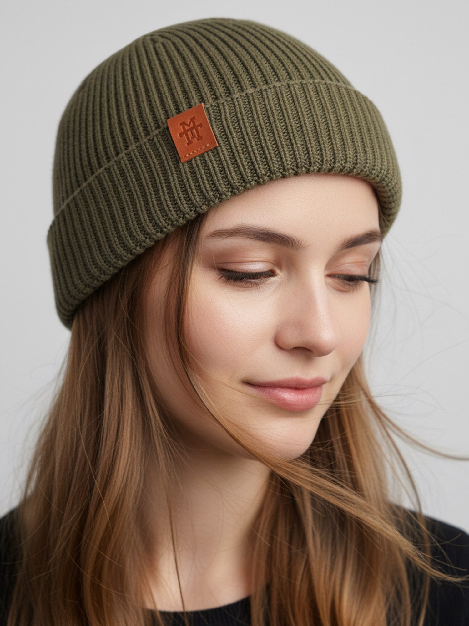 Manufaktur13 Beanie Fishermans Beanie - Strickmütze, Wintermütze, Dockermütze mit Echt-Leder Veredelung