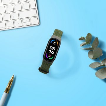 kwmobile Uhrenarmband Armband für Xiaomi Mi Band 8, Nylon Fitnesstracker Sportarmband Band - Innenmaße von 17 cm
