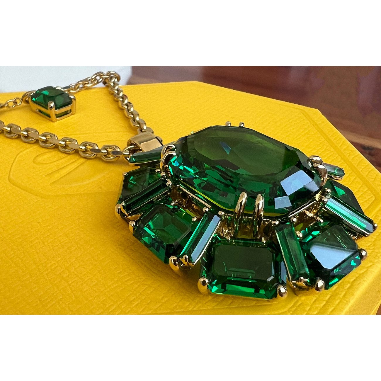 Swarovski Kette mit Anhänger goldfarben...