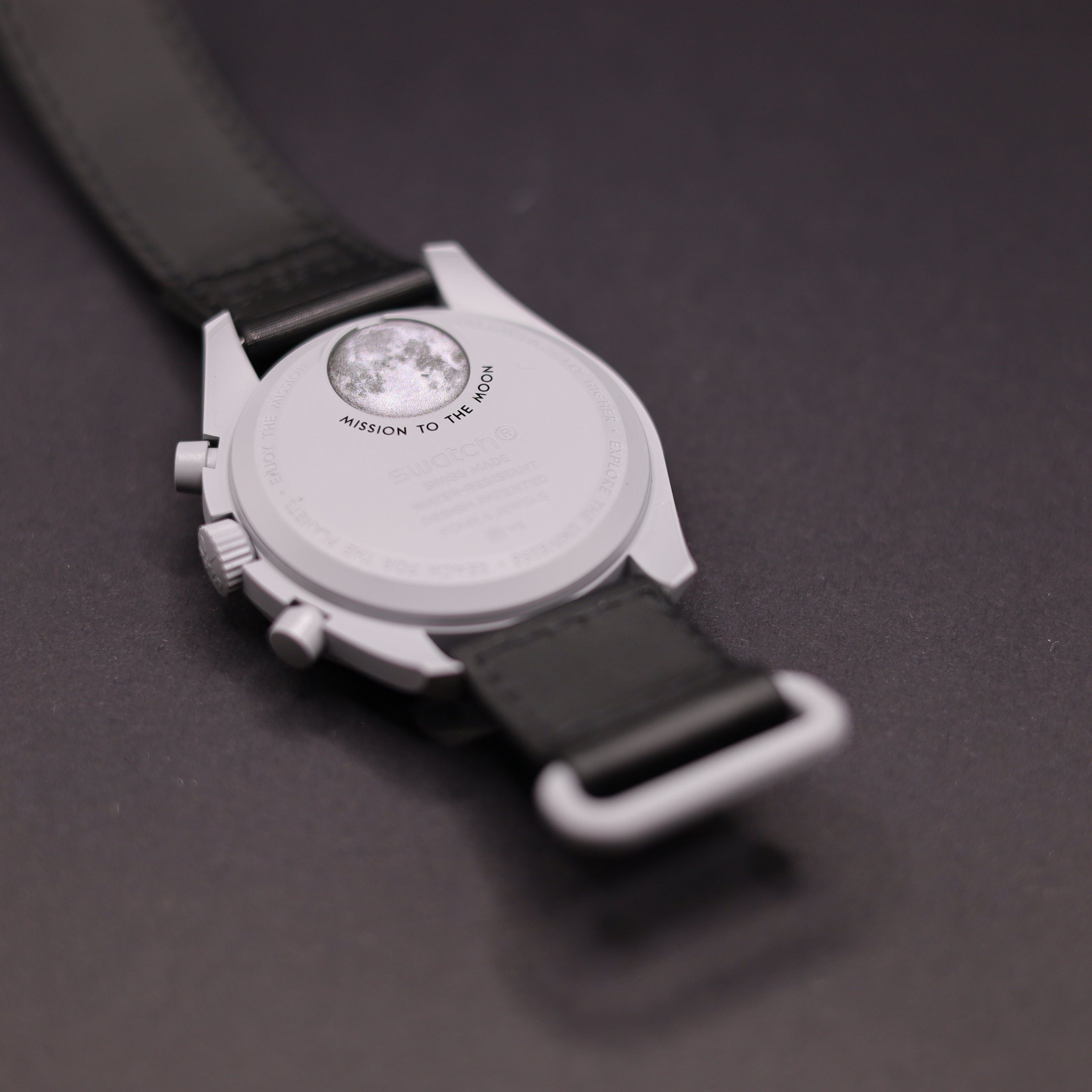 Omega Chronograph Swatch X Omega Moonswatch Moonshine Gold - Strawberry, (1-tlg)