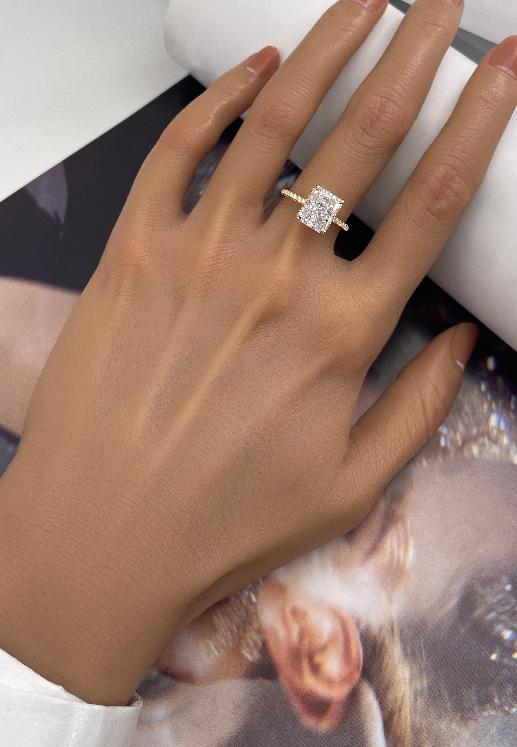 BRELLATO Silberring Damen Cocktailring Cubic Zirconia 925 Echt Sterling Silber (18K Rhodium Vergoldet o Rosegold, Vintage Verlobungsring Antragsring Damenring, Crushed Ice Kristall Ring, mit einem Großen Funkelnden Zirkonia), Bling Schmuck Statement-Ring, Steine: Diamant-Weiss oder Topas