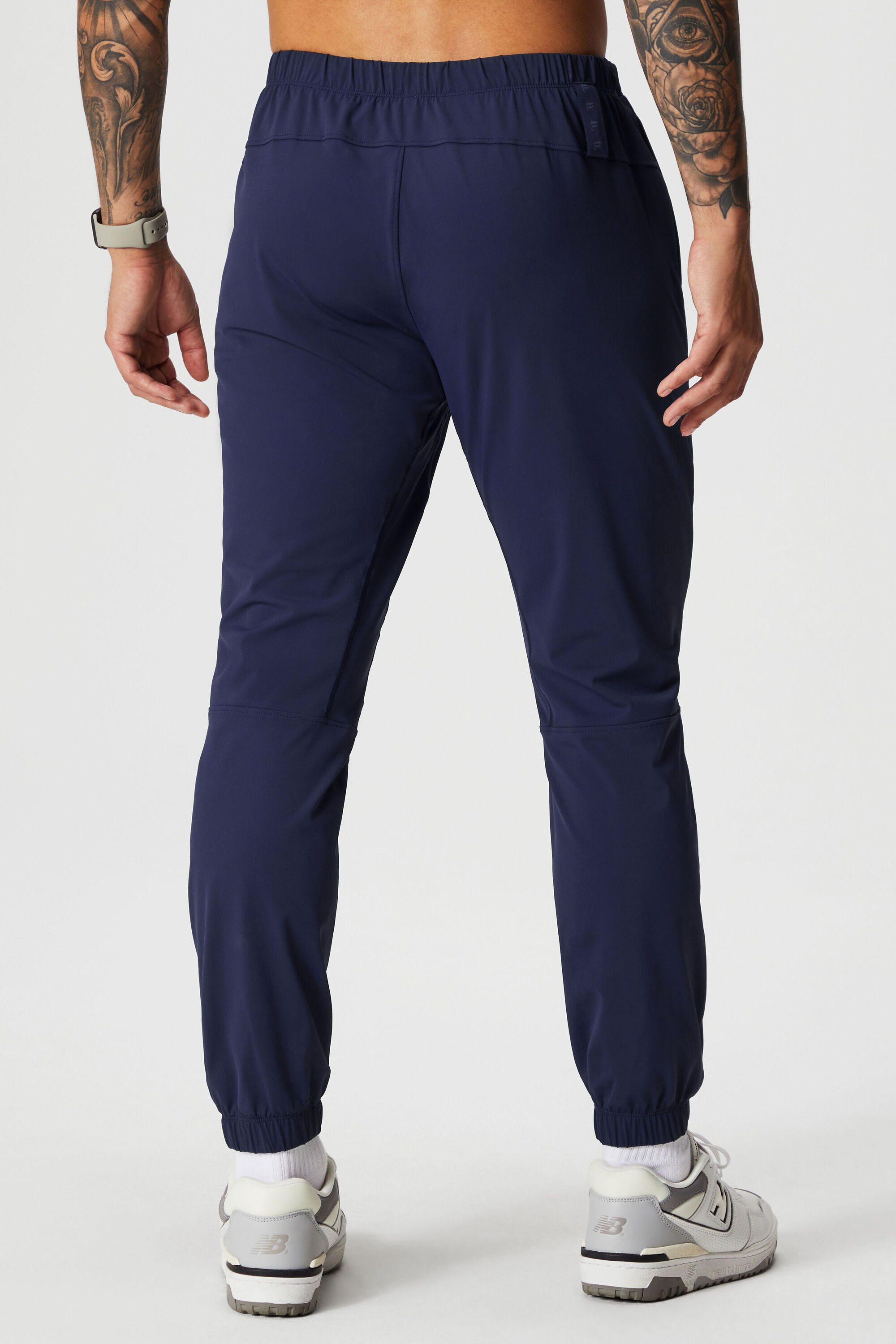 Fabletics Trainingshose The One Jogger (1-tlg) aus Performance-Stoff und mit Reißverschlusstaschen