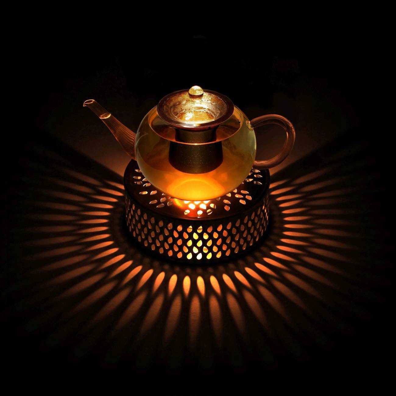 Creano Teekanne Teekanne “flach” 1,2l mit Stövchen aus Edelstahl, 1.2 l, (Set, 4-St., 1 Teekanne, 1 Stövchen, 1 Deckel)