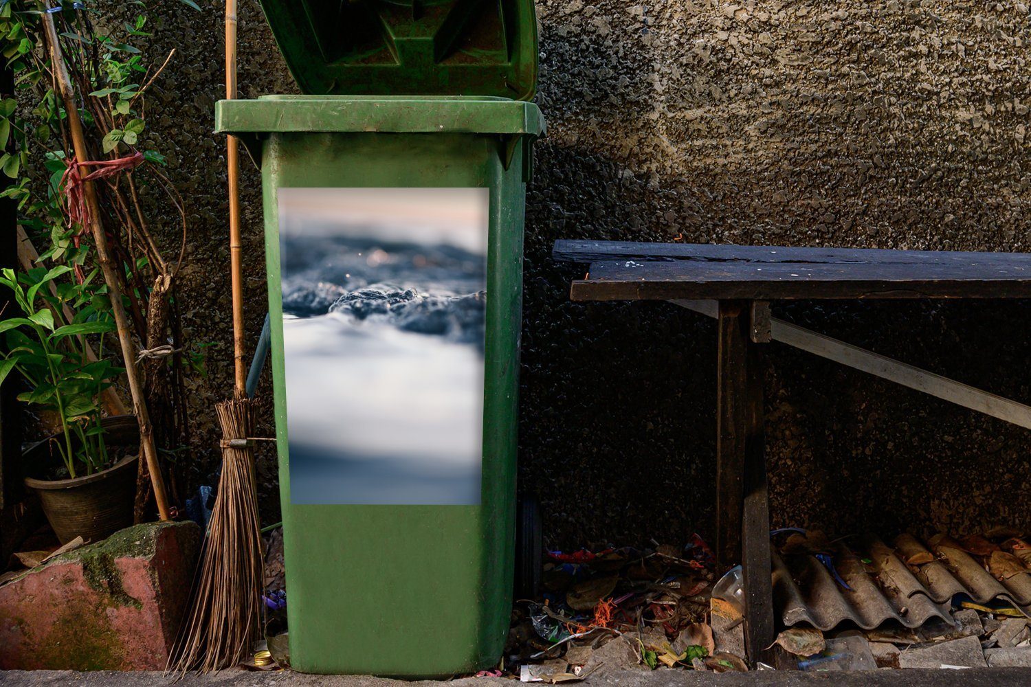 MuchoWow Wandsticker Wasser - Meer Mülleimer-aufkleber, Sticker, Mülltonne, Abfalbehälter St), (1 Container, Wellen 