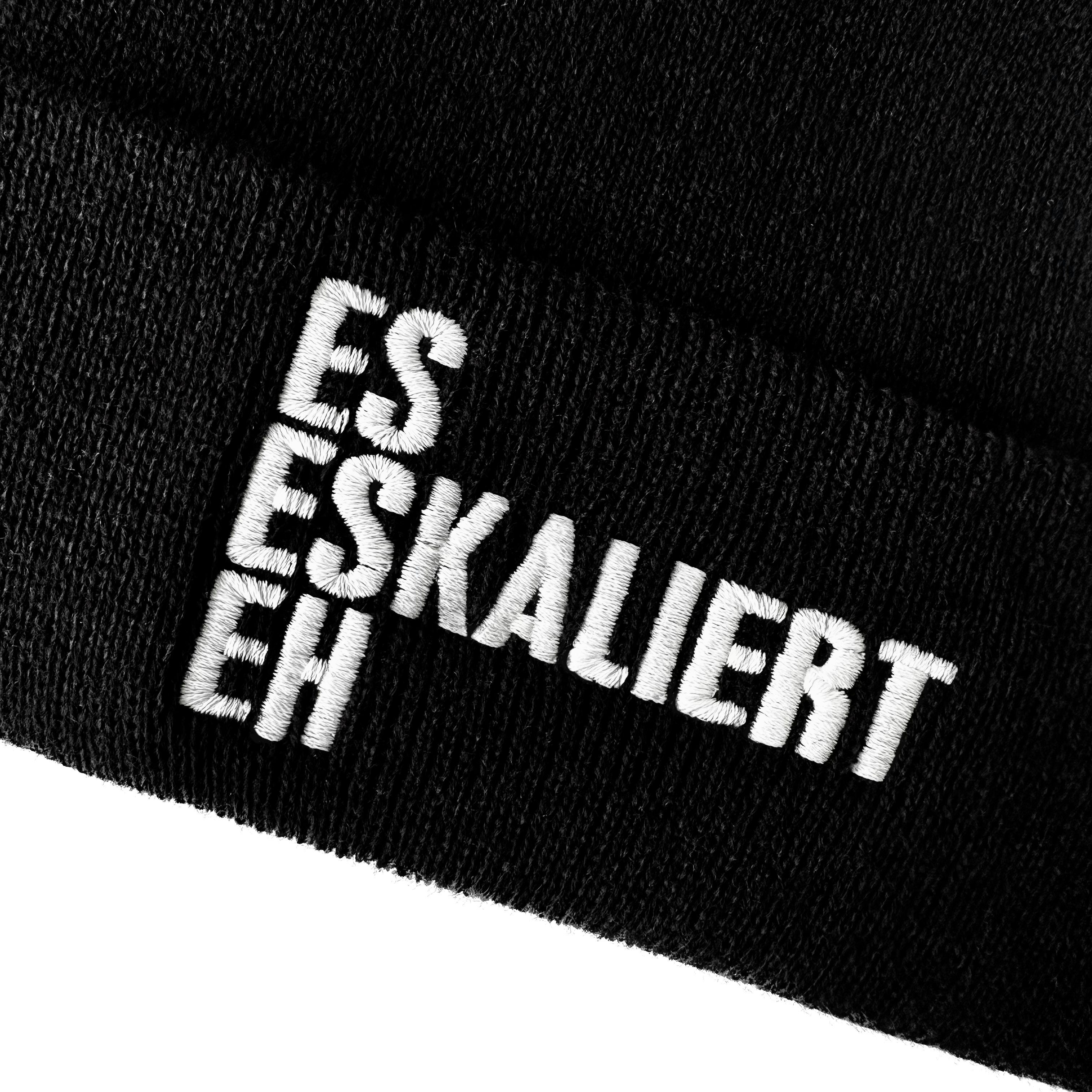 Schnoschi Strickmütze mit Wintermütze eh (Strickmütze) Es Umschlag bestickt breitem eskaliert Spruch Streetwear