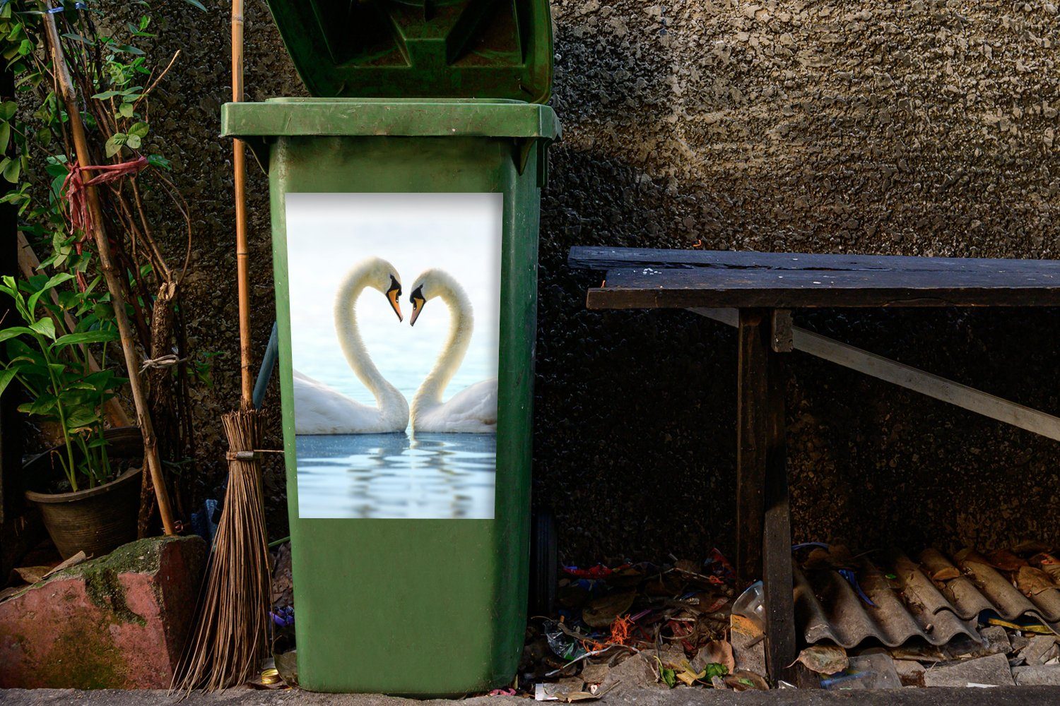 MuchoWow Wandsticker - Container, Sticker, Herz Schwäne Mülltonne, St), Abfalbehälter Mülleimer-aufkleber, (1 - Ehepaar