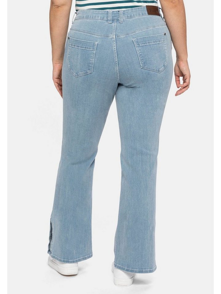 Denim, seitlichen Sheego elastischem Schlitzen Große Größen mit Bootcut-Jeans aus