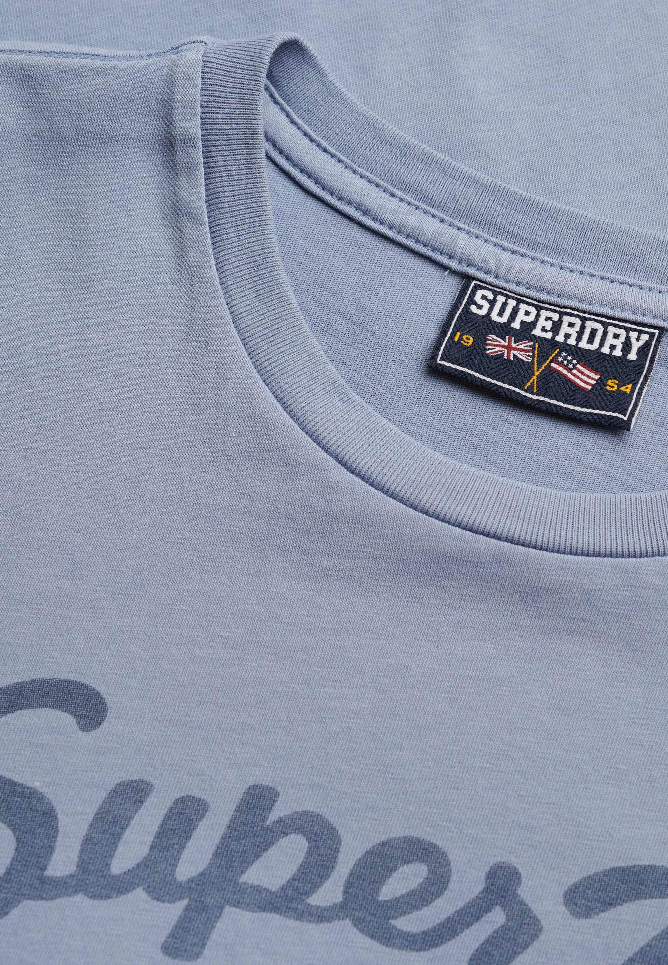 Superdry Print-Shirt ATH ESS FITTED GRAPHIC TEE aus Baumwolle und Single Jersey, Slim Fit, mit Rundhalsausschnitt