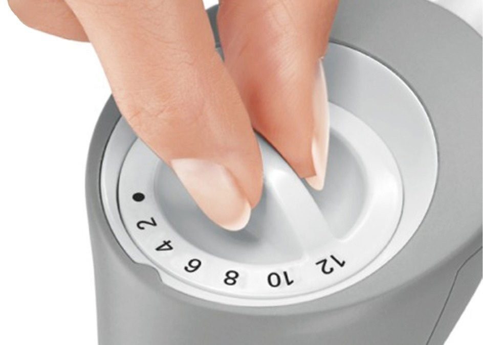 BOSCH Stabmixer ErgoMixx MSM66120, Edelstahl-Mixfuß, Zerkleinerer, 12 Stufen, weiß, 600 W, 4 Klingen, Mixbecher, Made in Europe