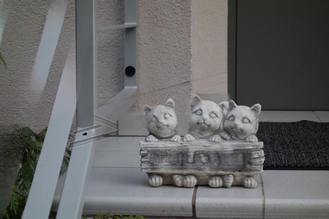 JVmoebel Skulptur Willkommensschild aus Holz