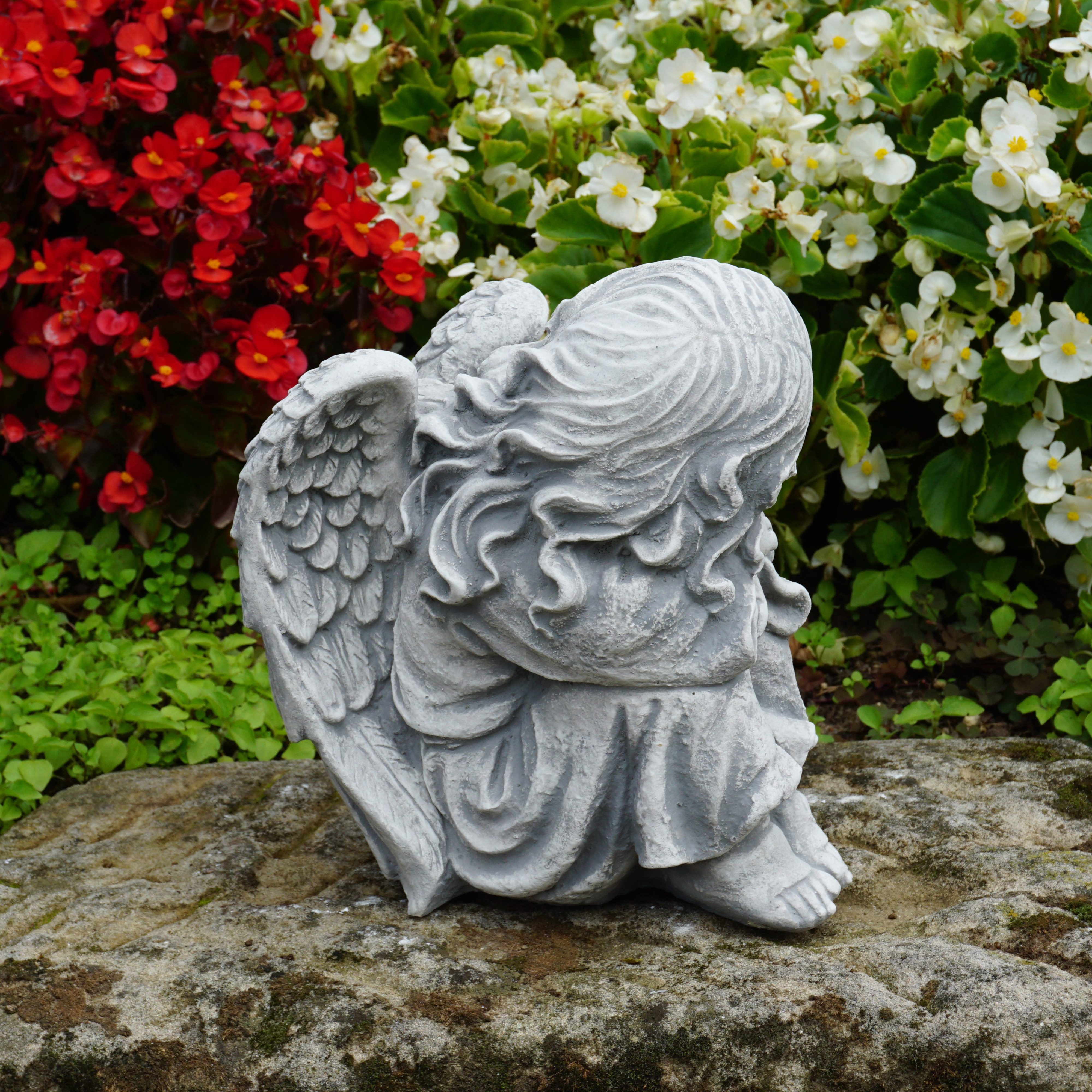 gartendekoparadies.de Gartenfigur Schlafender Engel Grabengel, Steinfigur, H. 23 cm, 6 kg, Frostsicher