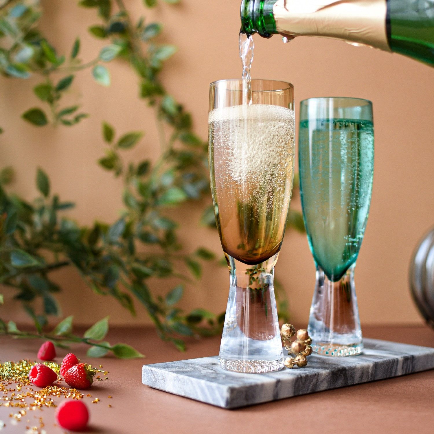 Sendez Sektglas 6 bunte Sektgläser 200ml auf Fuß Sektkelche Champagner Sektglas, 6-tlg., Glas