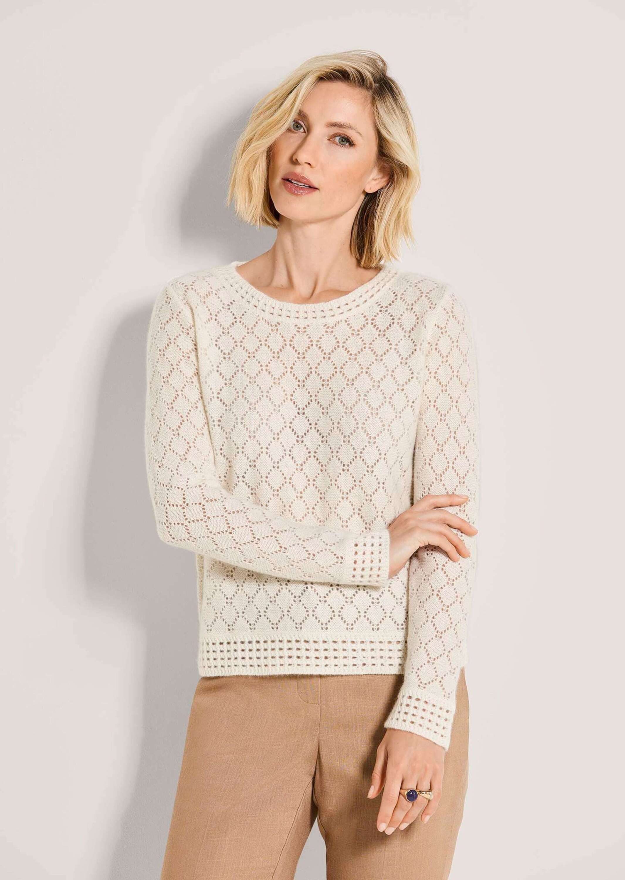 MADELEINE Strickpullover Sommerpulli mit Ajourmuster Feinstrickpullover mit Zopfdetails, Rundhals und Langarm