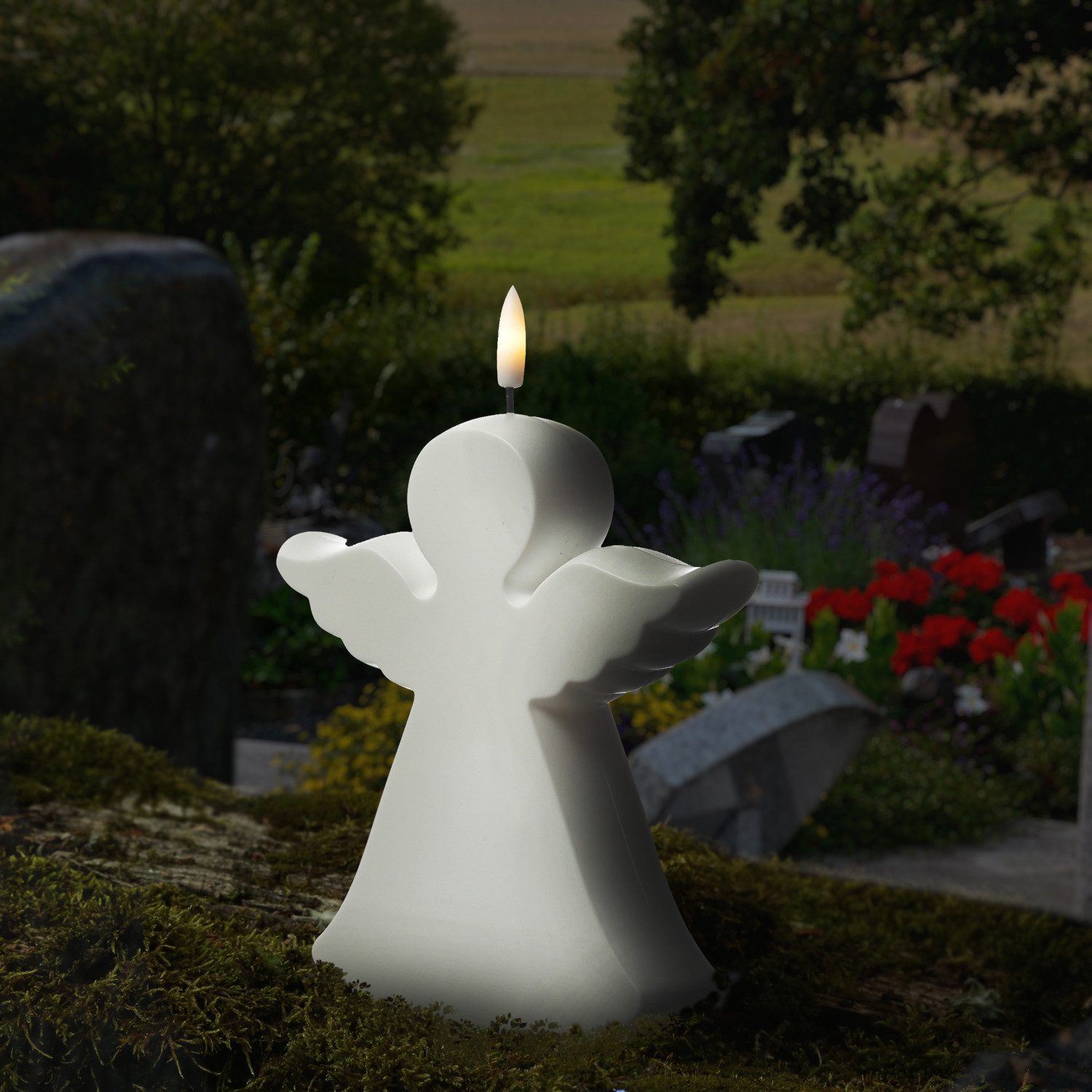 MARELIDA LED-Kerze Engel Gartenfigur Grabdeko 3D Flamme 18cm Timer Batterie f. Außen weiß