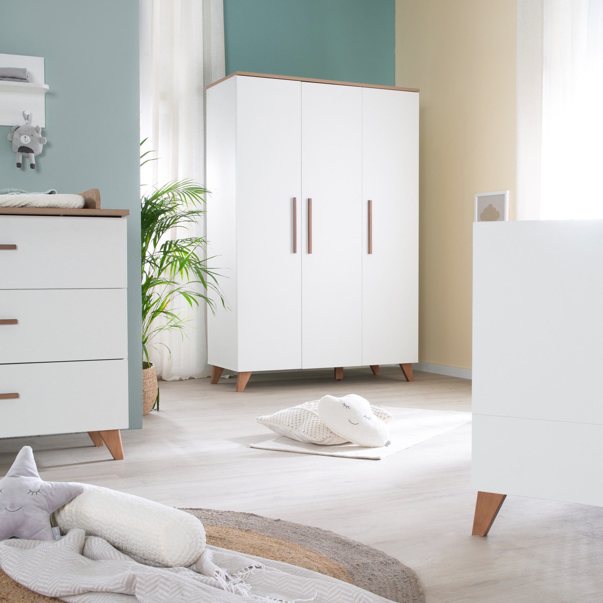 roba® Kinderkleiderschrank Ole - Schrank mit 3 Türen - Holz weiß lackiert / Dekor Wotan Eiche Schrank für Kinderzimmer mit hochwertigen Massivholzgriffen & -füßen