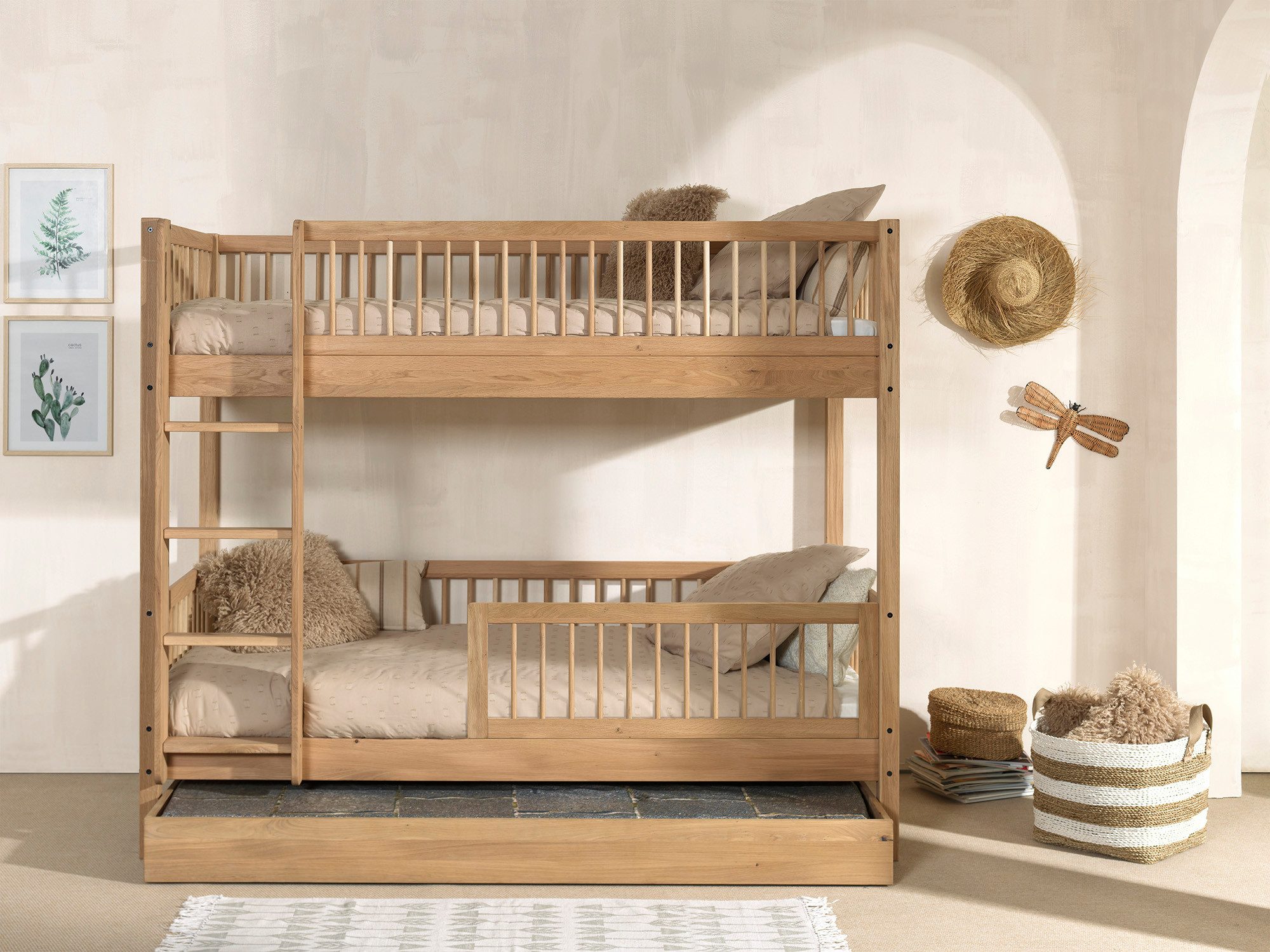 Vipack Etagenbett Eiche massiv, Made in Europe, langlebige Qualität (B/H/T ca. 208x176x98cm, Schublade+unterer Rausfallschutz optional), 2 Lattenroste, wahlweise mit oder ohne Bettschublade und Absturzschutz